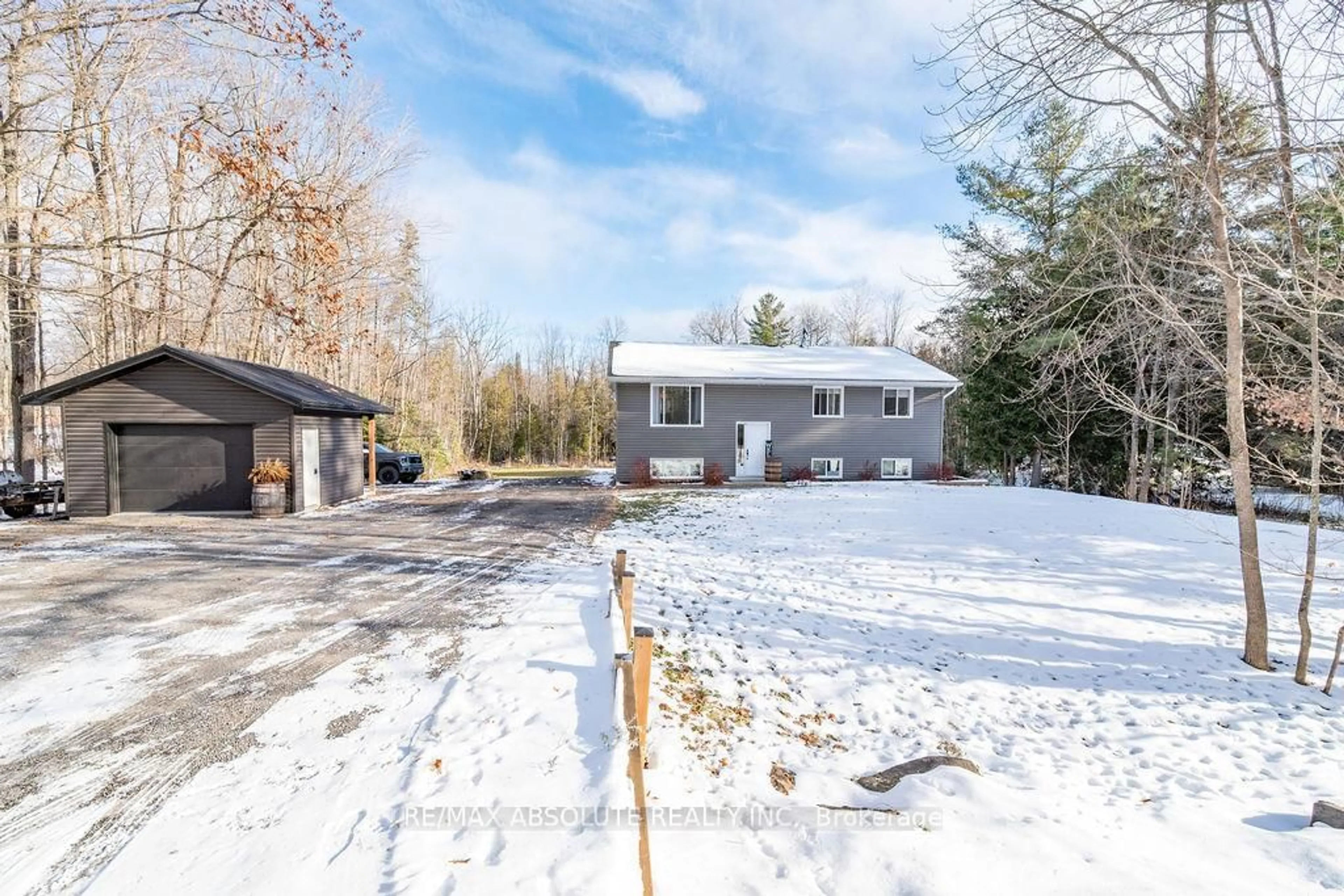A pic from outside/outdoor area/front of a property/back of a property/a pic from drone, unknown for 188 Milton Stewart Ave, Braeside Ontario K7S 0E1