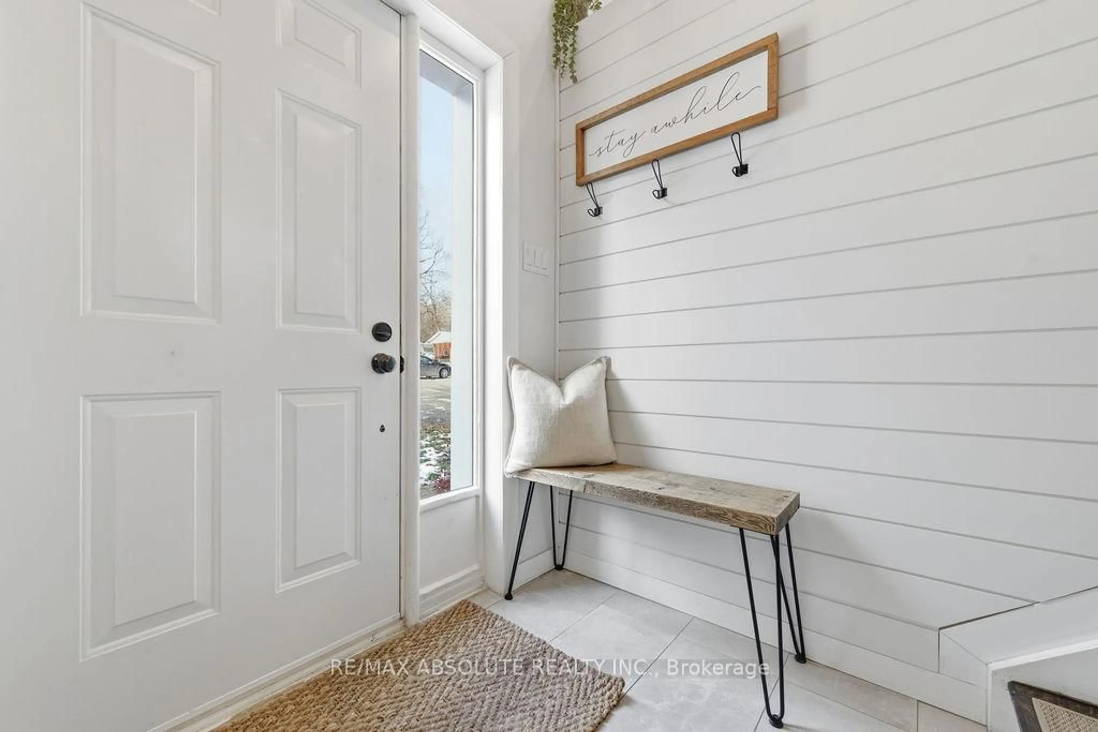 Indoor entryway for 188 Milton Stewart Ave, Braeside Ontario K7S 0E1