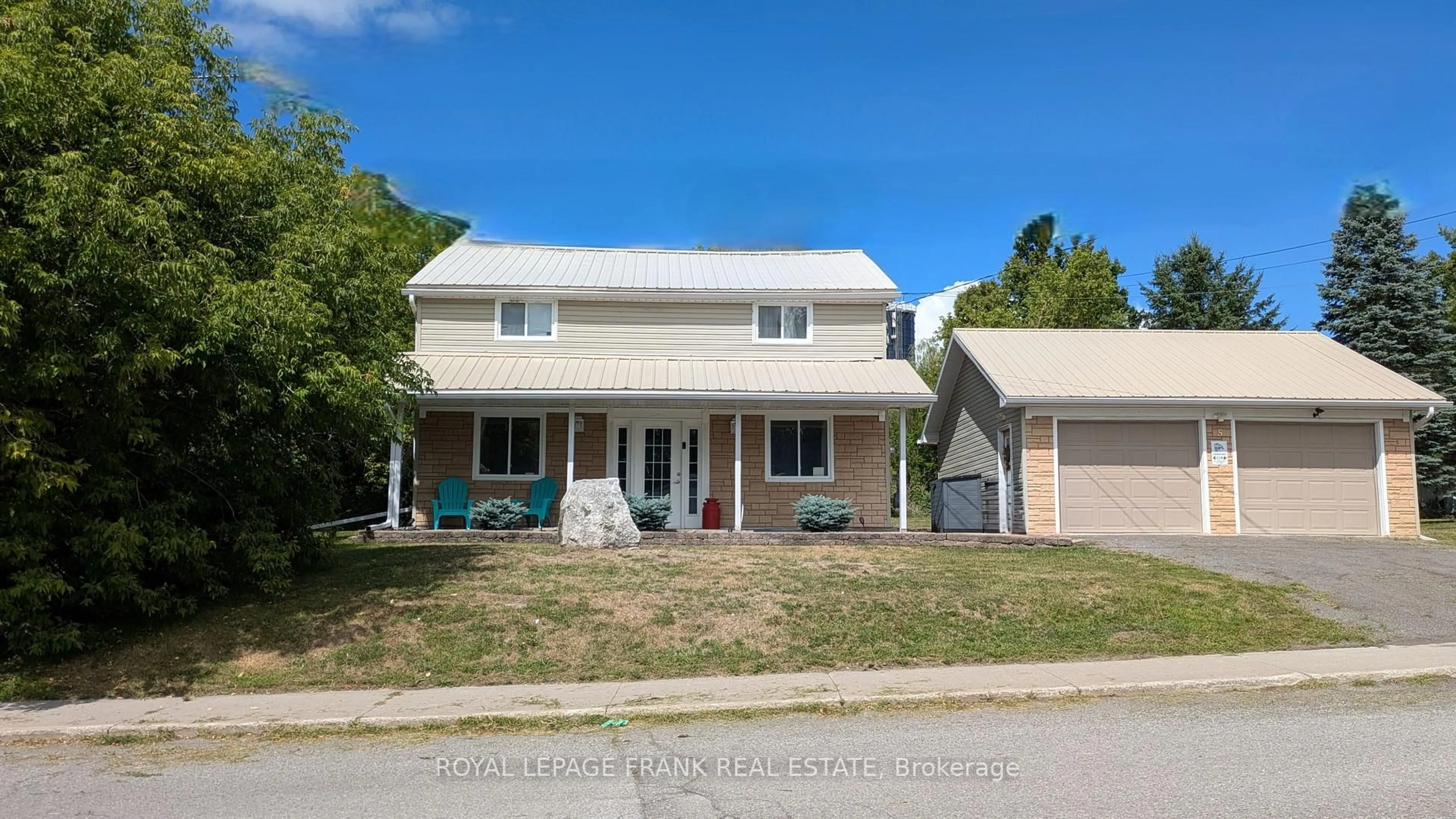 Home with vinyl exterior material, street for 5 William St, Limoges Ontario K0K 2M0