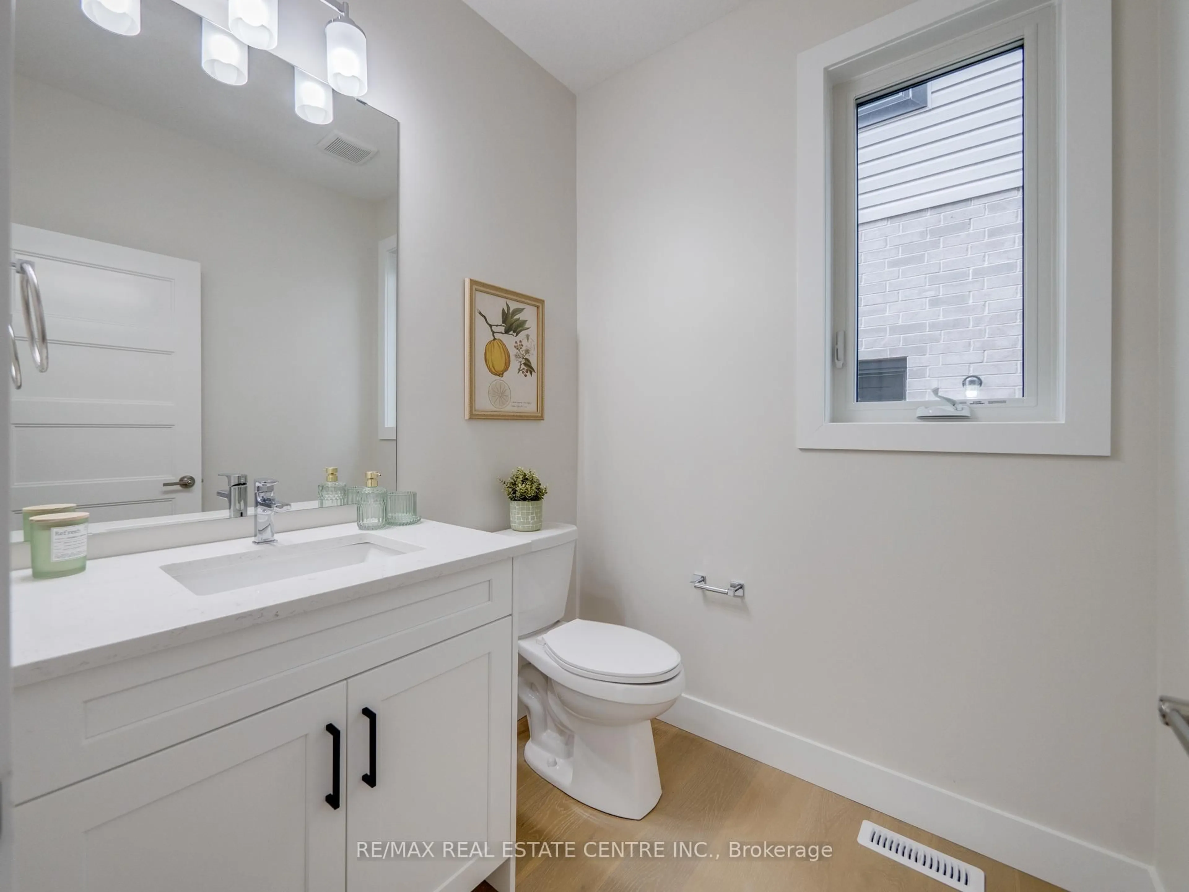 Standard bathroom, ceramic/tile floor for 7966 Fallon Dr #7, Lucan Biddulph Ontario N0M 1V0