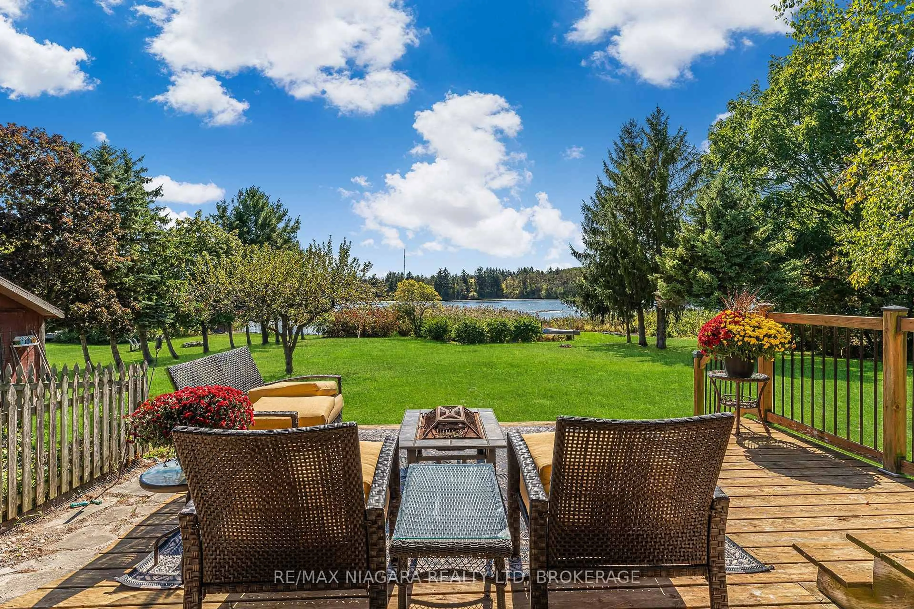 Patio, water/lake/river/ocean view for 29 Marlatts Rd, Thorold Ontario L2V 1M9