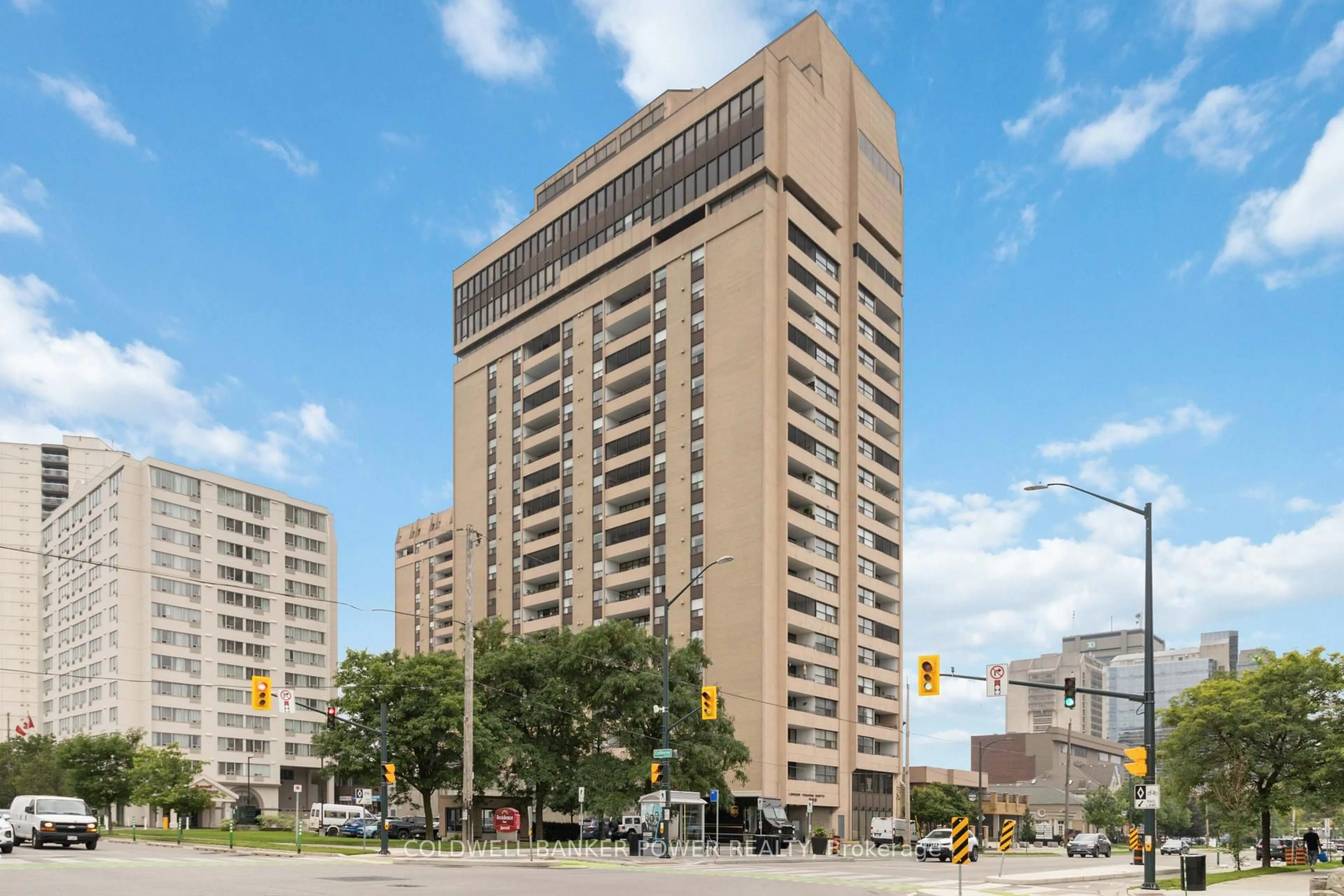 Patio, building for 389 DUNDAS St #701, London East Ontario N6B 3L5