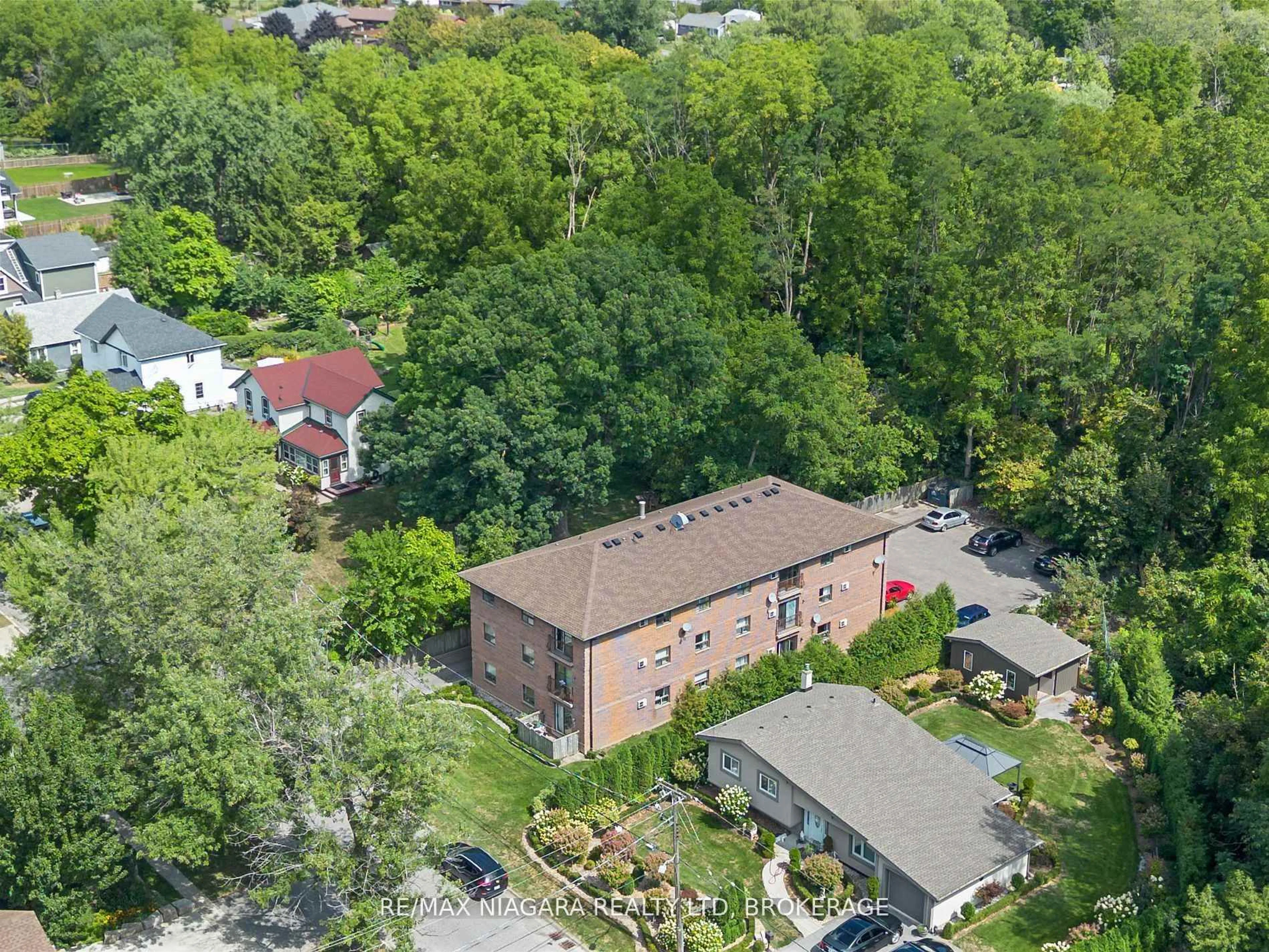 A pic from outside/outdoor area/front of a property/back of a property/a pic from drone, street for 78 Welland St #302, Thorold Ontario L2V 2C1