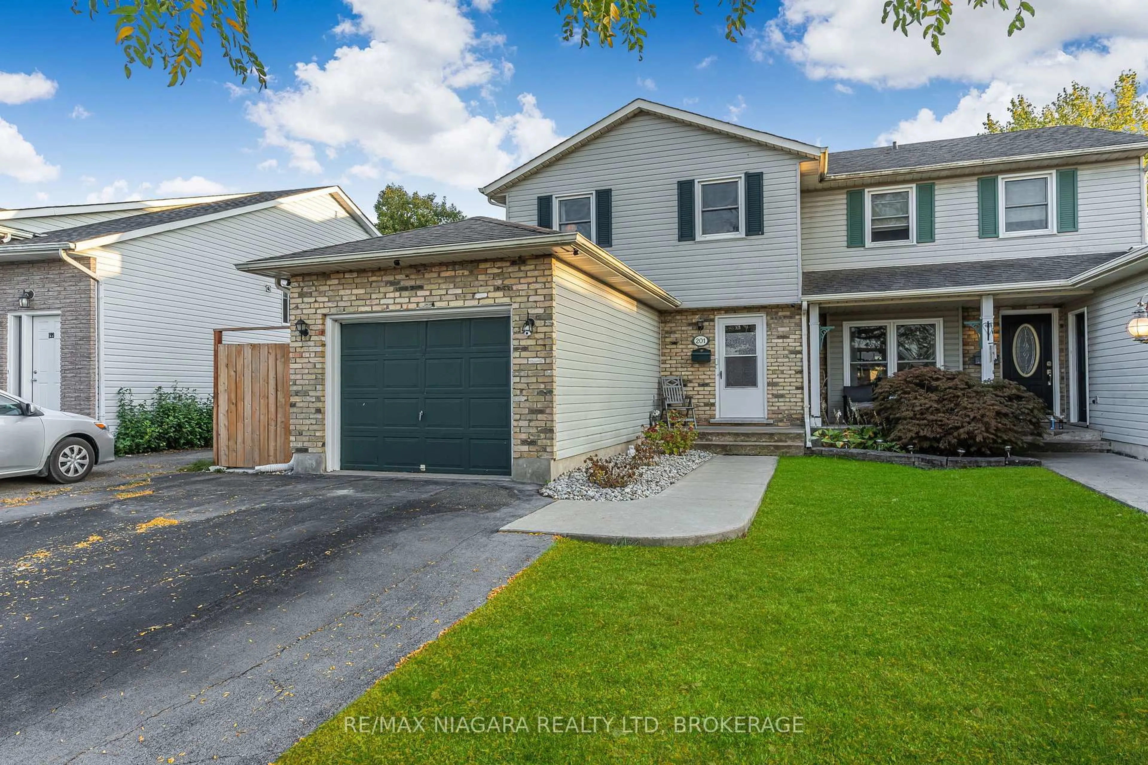 Unknown for 201 Windsor St, Welland Ontario L3C 7E3