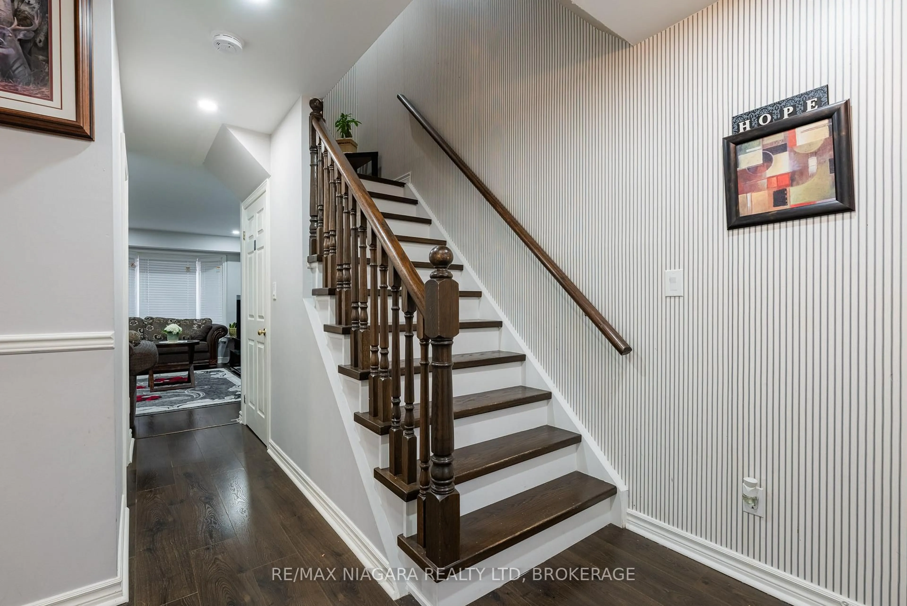Stairs for 201 Windsor St, Welland Ontario L3C 7E3