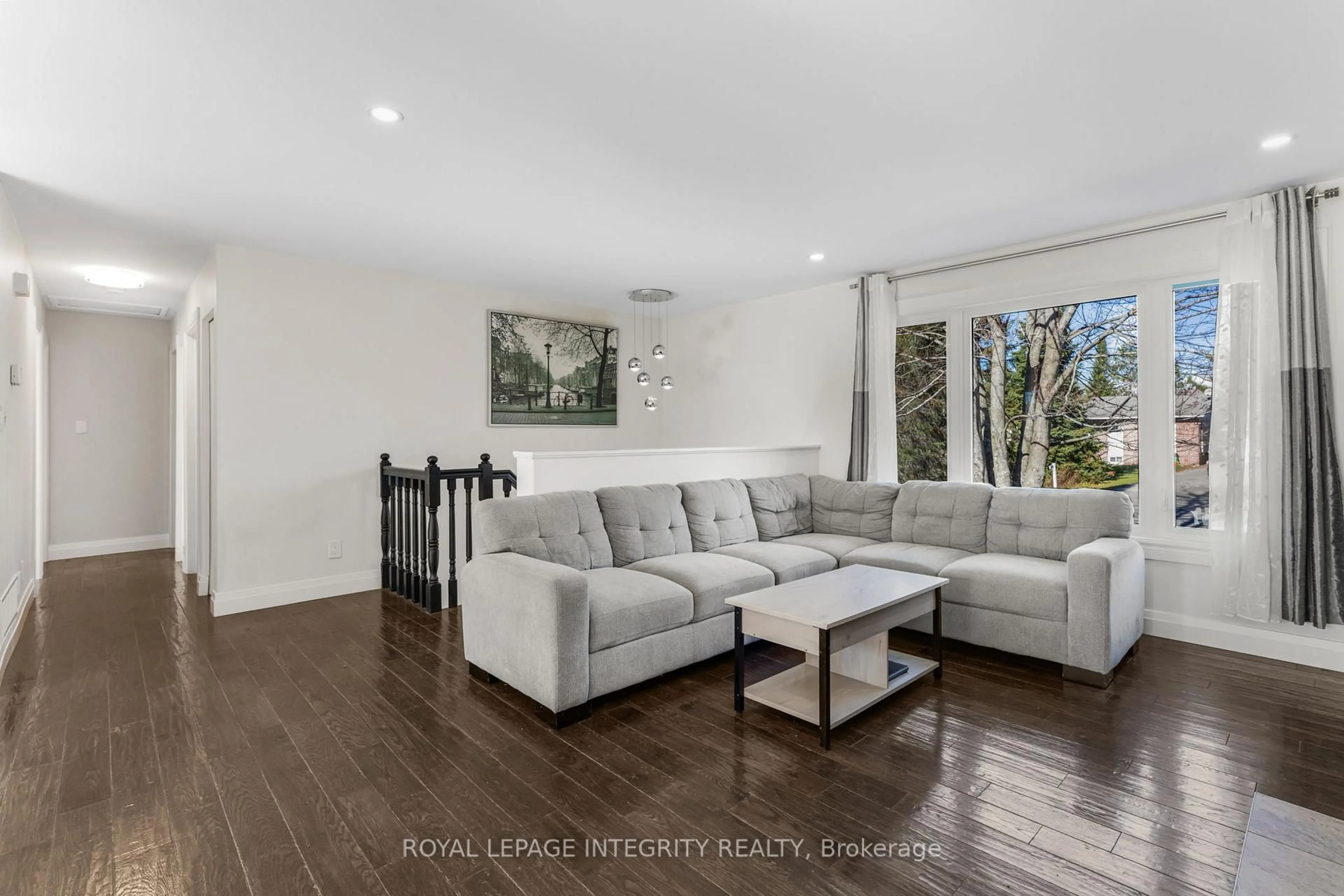 Living room with furniture, wood/laminate floor for 220 Agathe St, Clarence-Rockland Ontario K4K 1K7