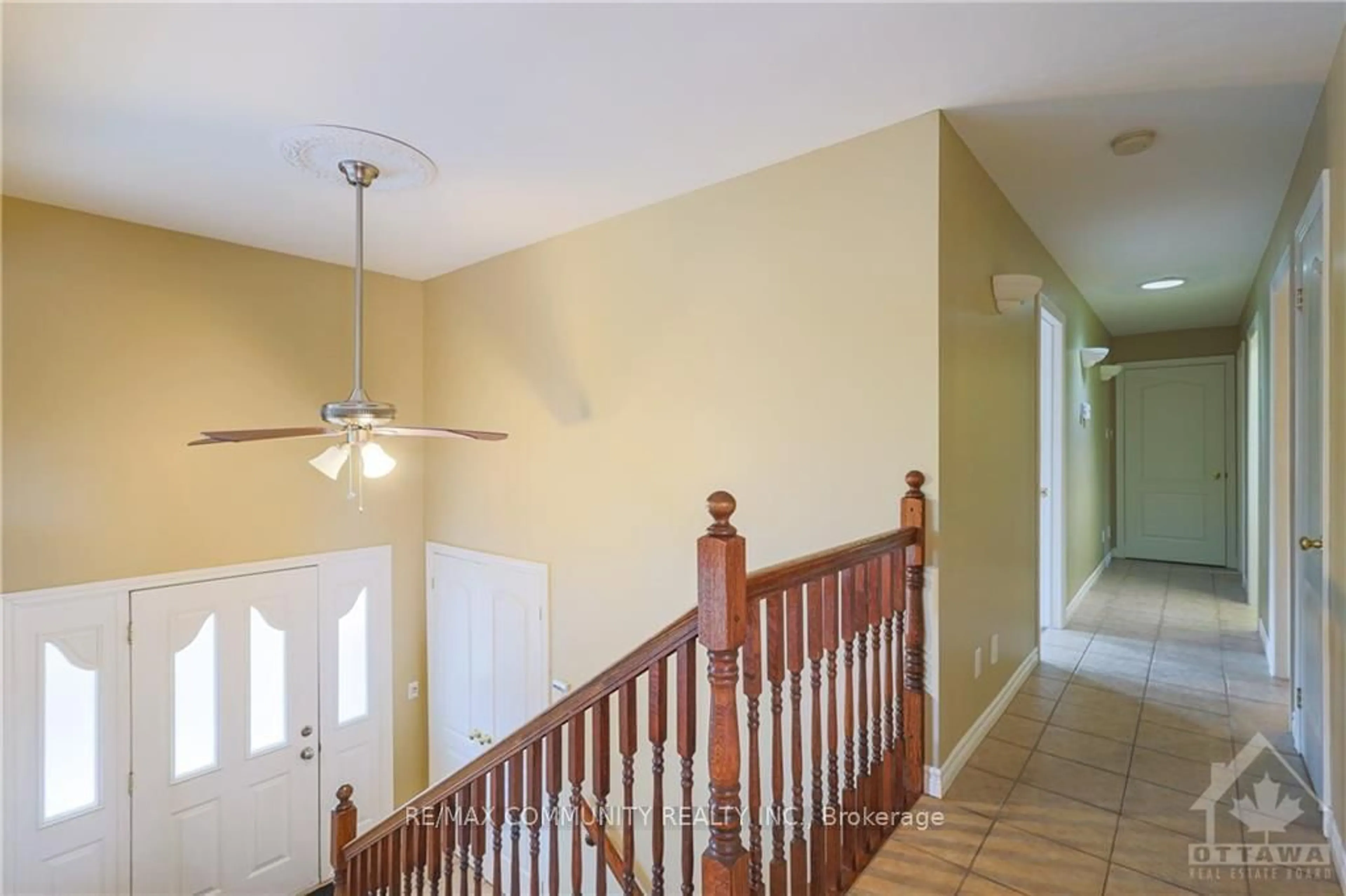 Indoor foyer for 3067 McGovern Rd, North Grenville Ontario K0G 1J0