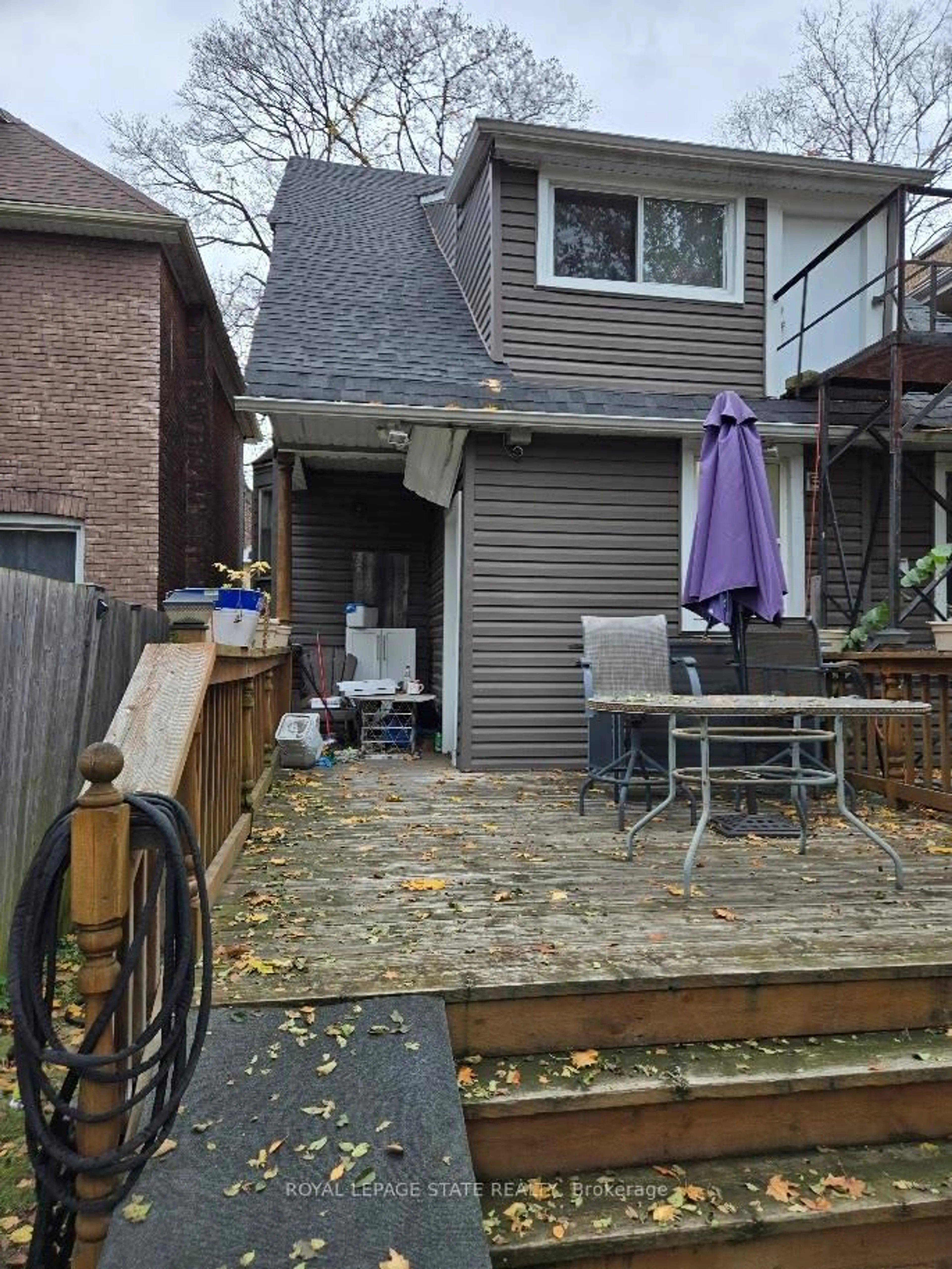 Patio, street for 17 Fairleigh Ave, Hamilton Ontario L8M 2K1