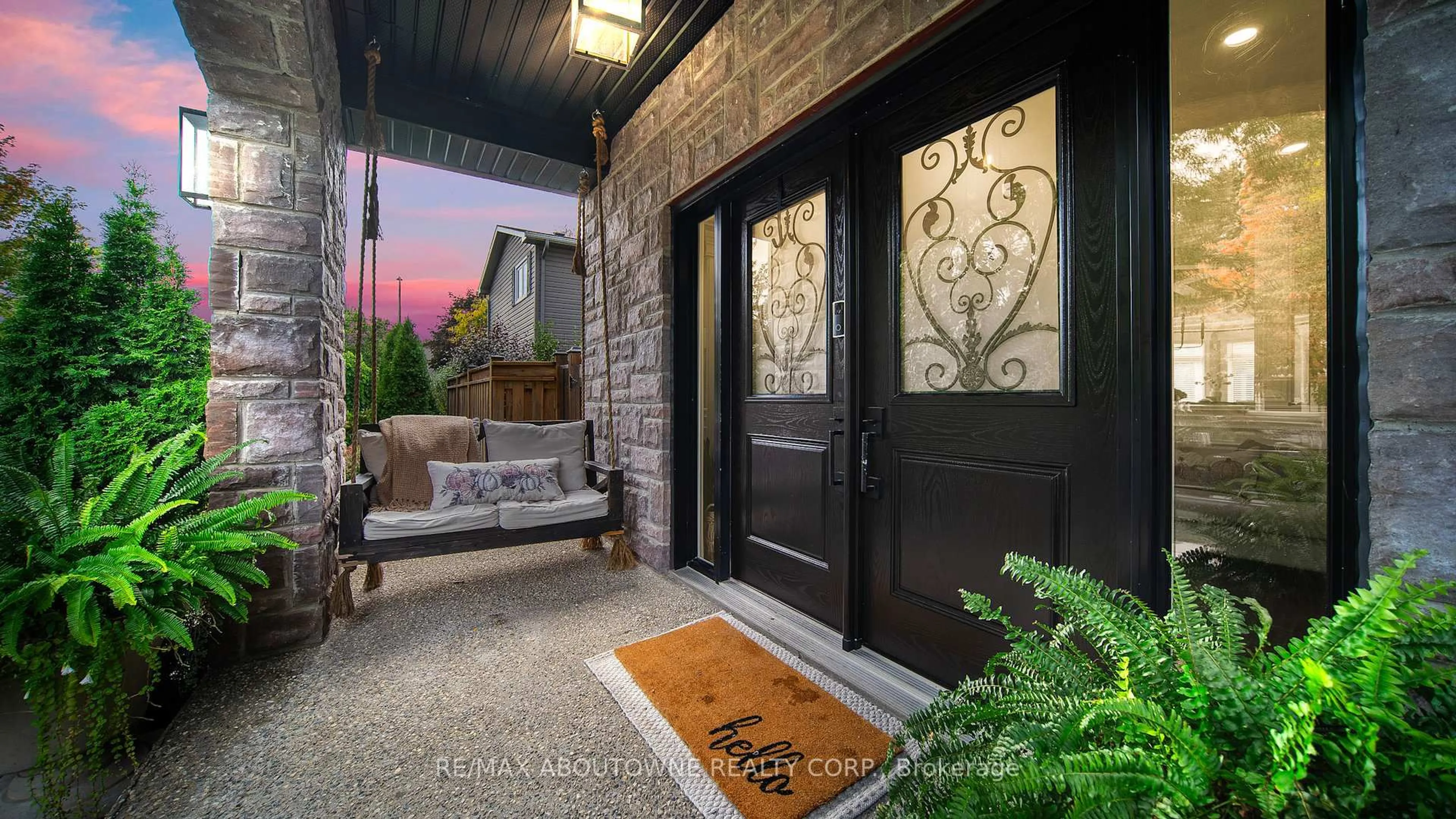 Indoor entryway for 11 John Murray St, Hamilton Ontario L8J 1C5