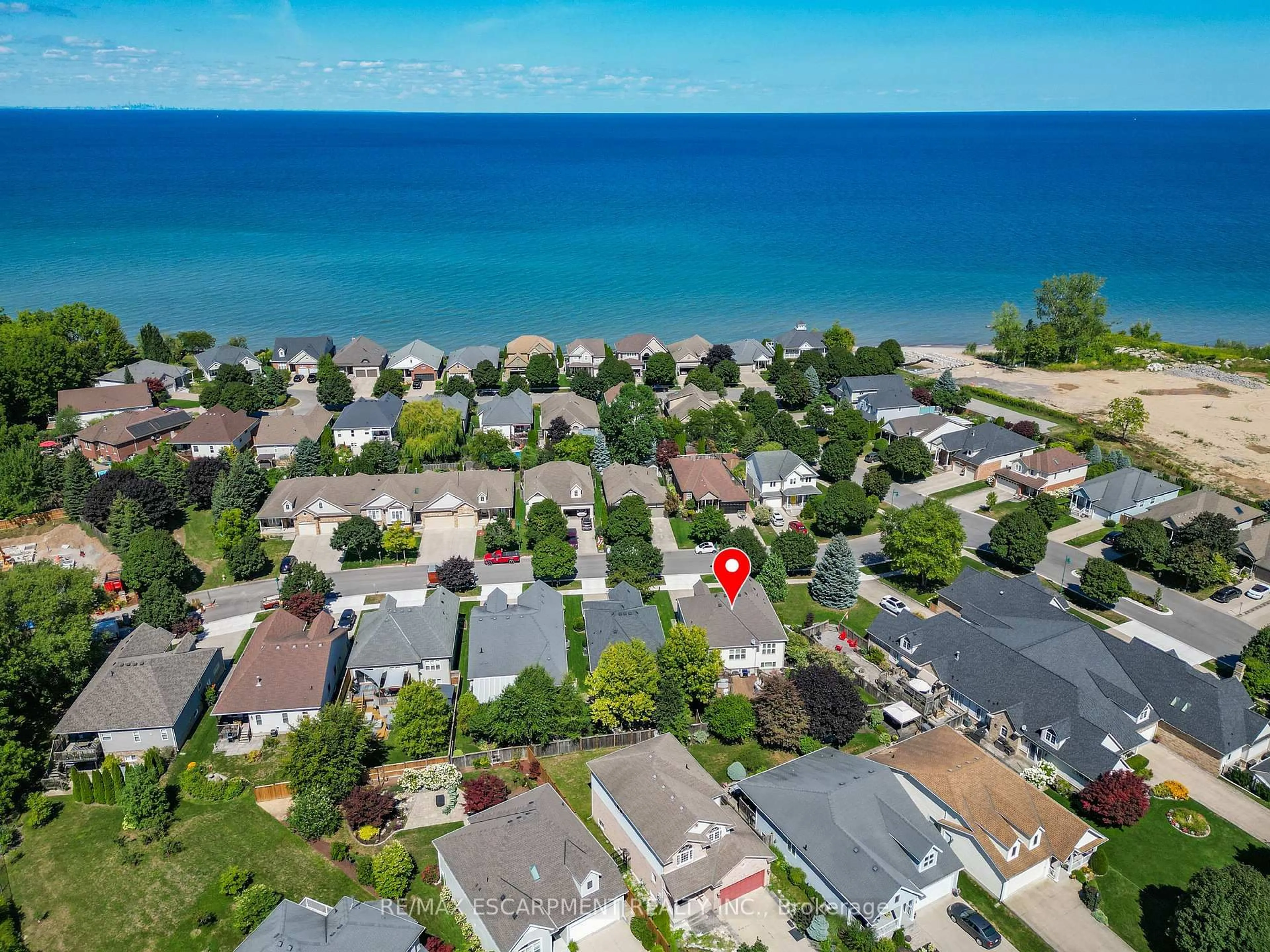 A pic from outside/outdoor area/front of a property/back of a property/a pic from drone, water/lake/river/ocean view for 3356 Laurie Ave, Lincoln Ontario L0R 2E0