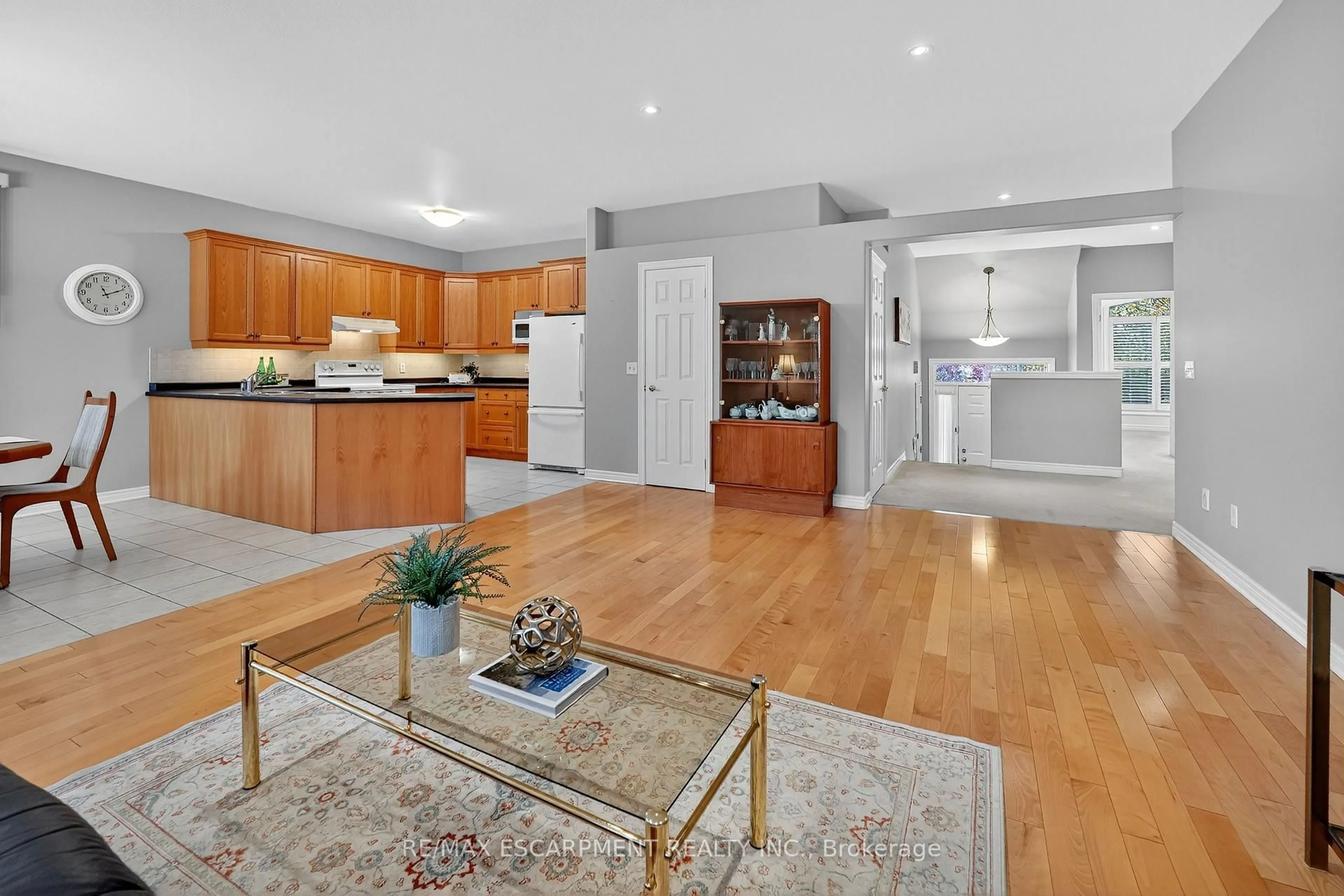 Open concept kitchen, unknown for 3356 Laurie Ave, Lincoln Ontario L0R 2E0