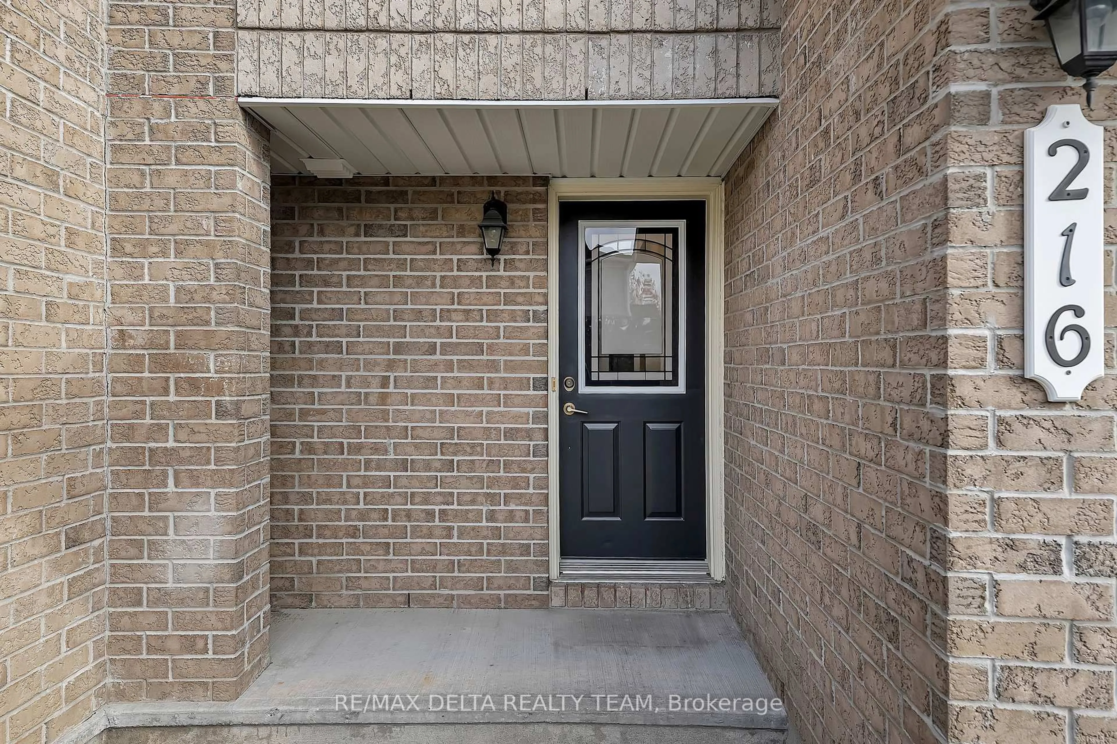 Indoor entryway for 216 Forestcrest St, Ottawa Ontario K1C 7R5
