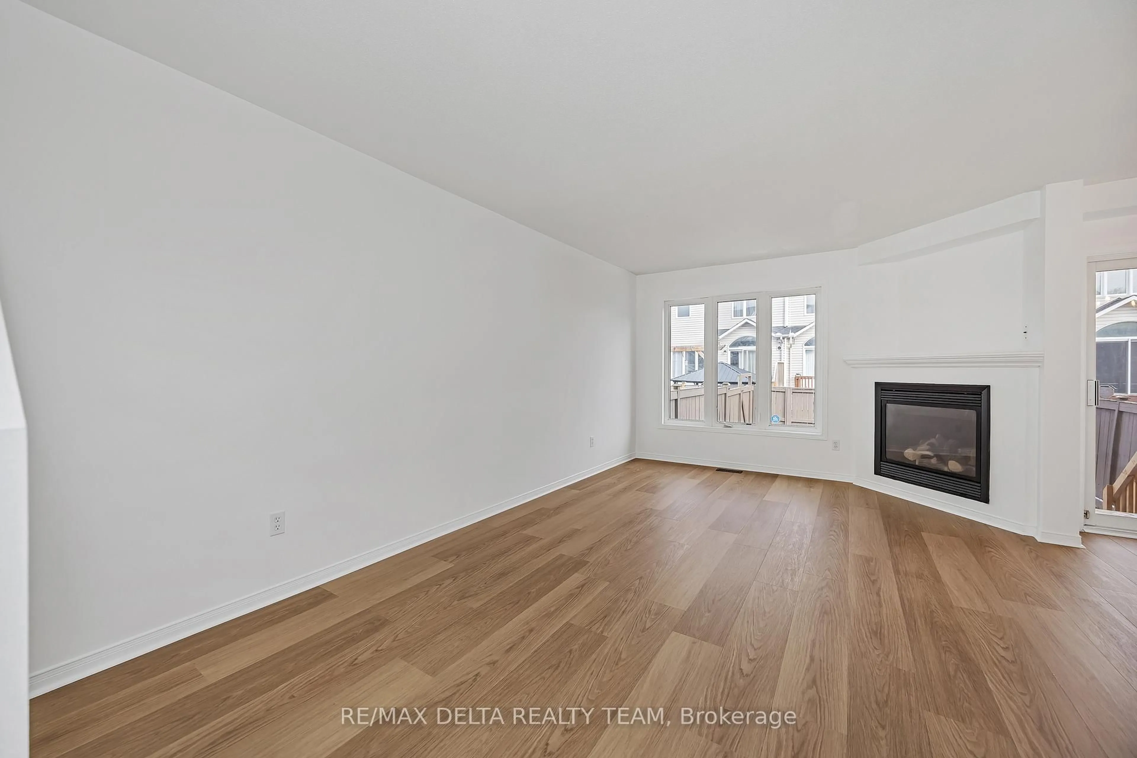 A pic of a room for 216 Forestcrest St, Ottawa Ontario K1C 7R5