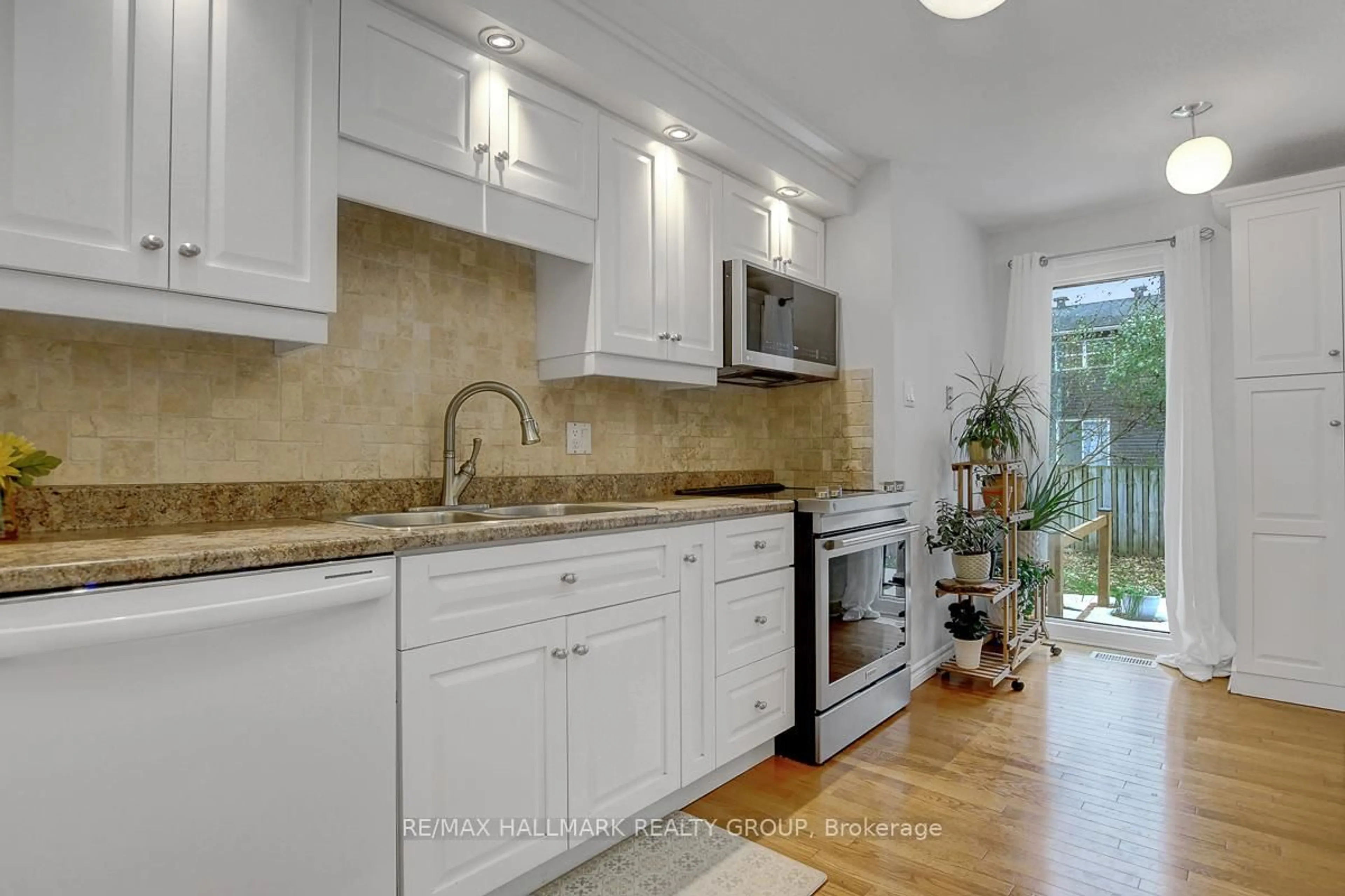 Open concept kitchen, ceramic/tile floor for 206 Sherway Dr, Nepean Ontario K2J 2G6