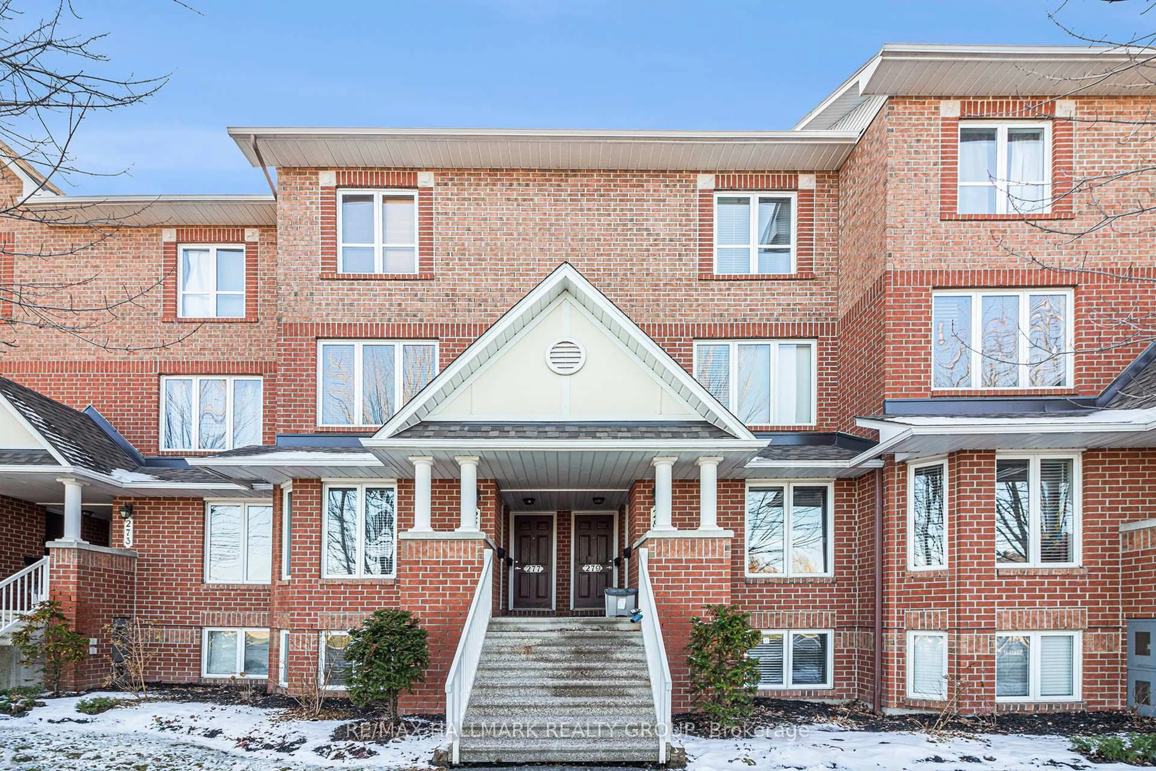 Home with brick exterior material, building for 275 AQUAVIEW Dr, Ottawa Ontario K4A 0B5