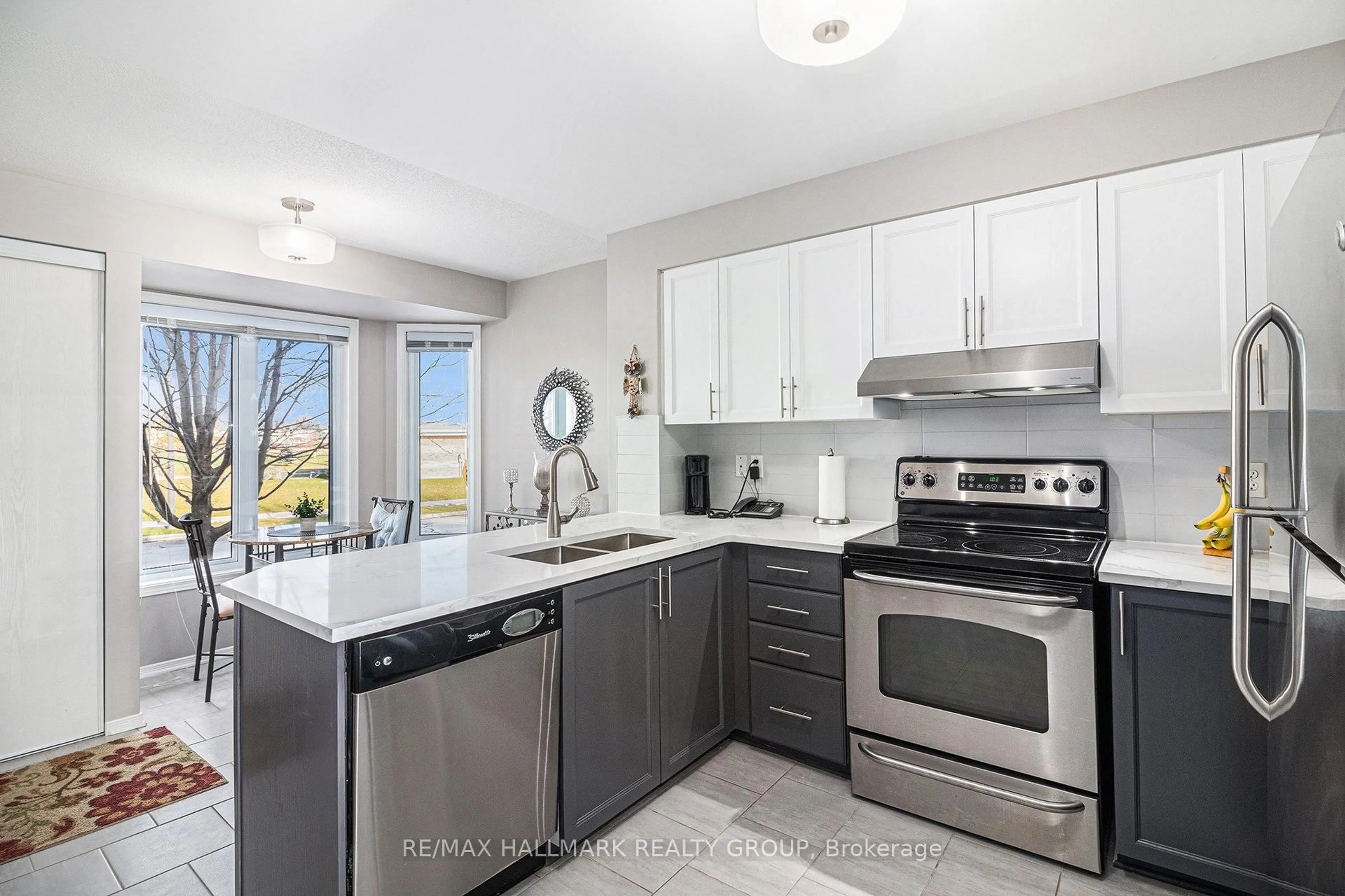 Open concept kitchen, ceramic/tile floor for 275 AQUAVIEW Dr, Ottawa Ontario K4A 0B5