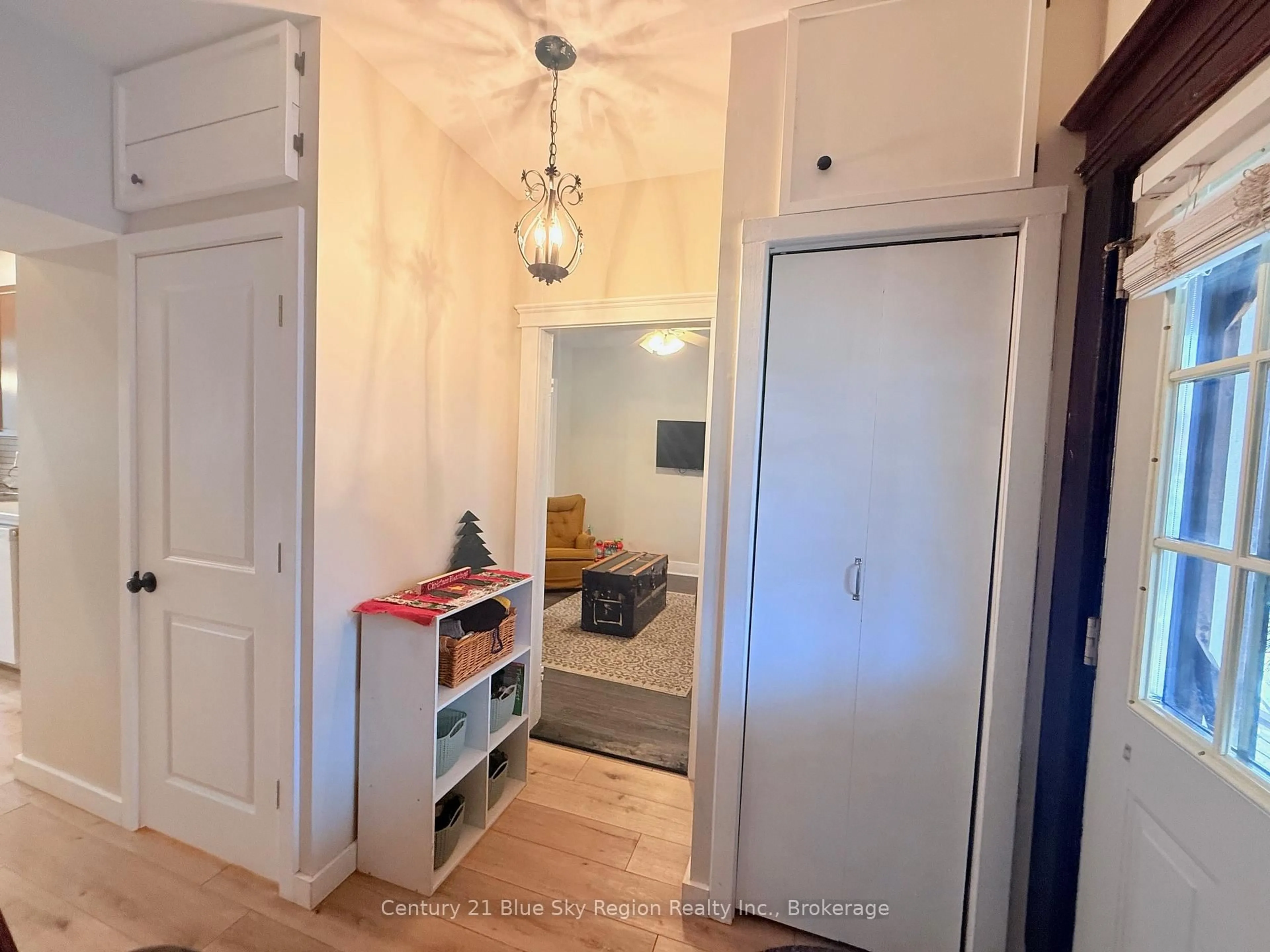Indoor entryway for 120 Second Ave, North Bay Ontario P1B 3K8