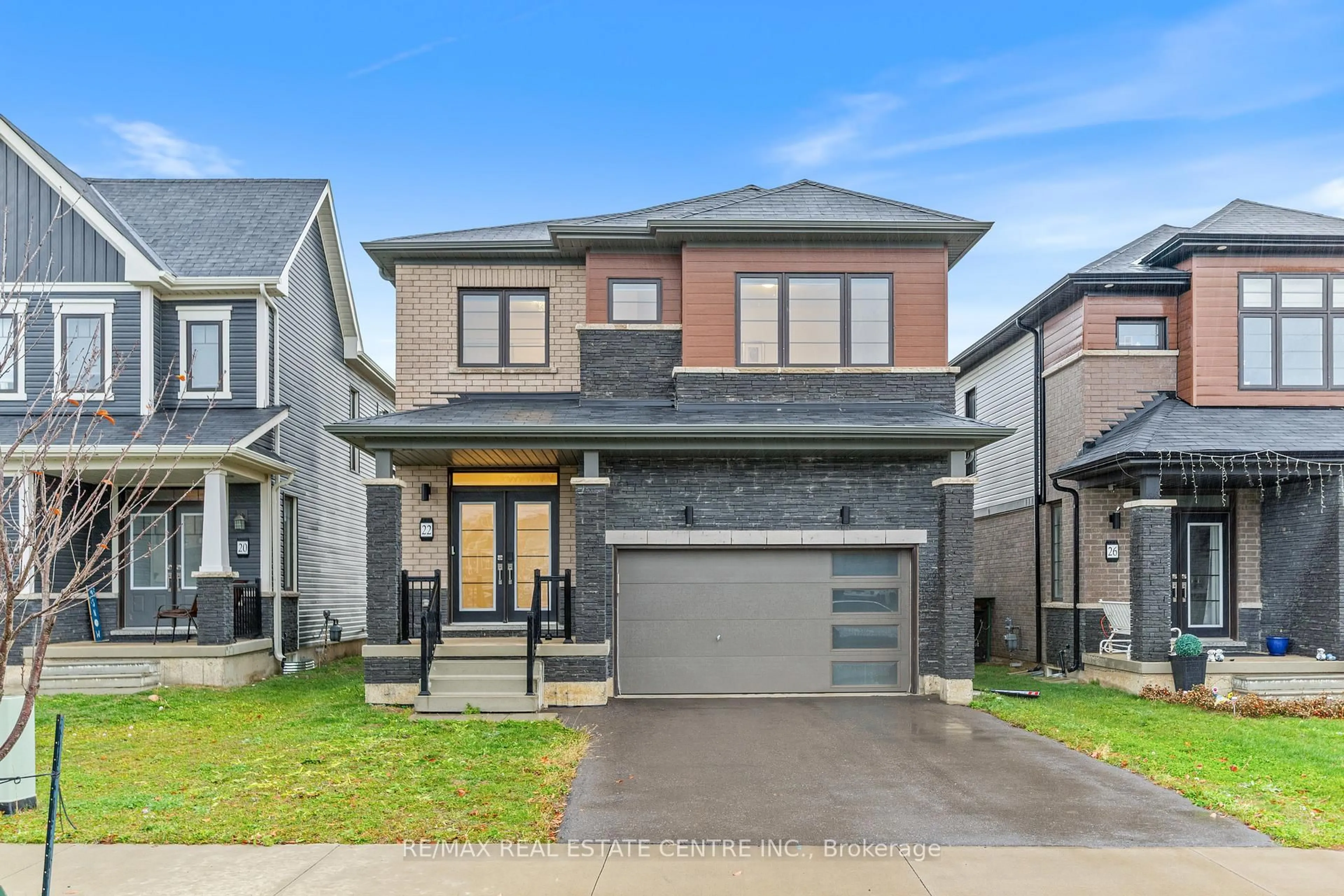 Home with brick exterior material, street for 22 Peach St, Thorold Ontario L2E 6S4