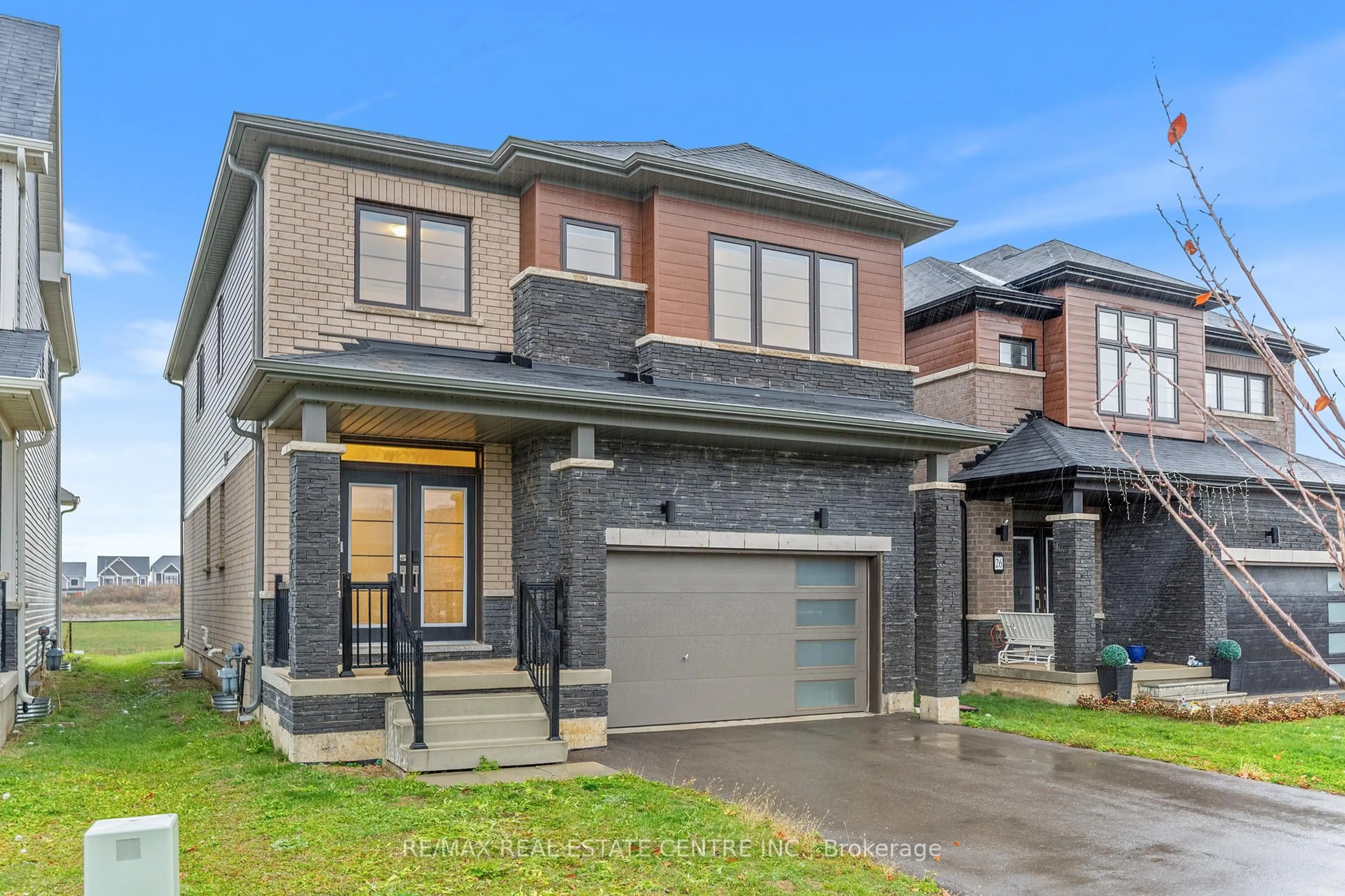 Home with brick exterior material, street for 22 Peach St, Thorold Ontario L2E 6S4