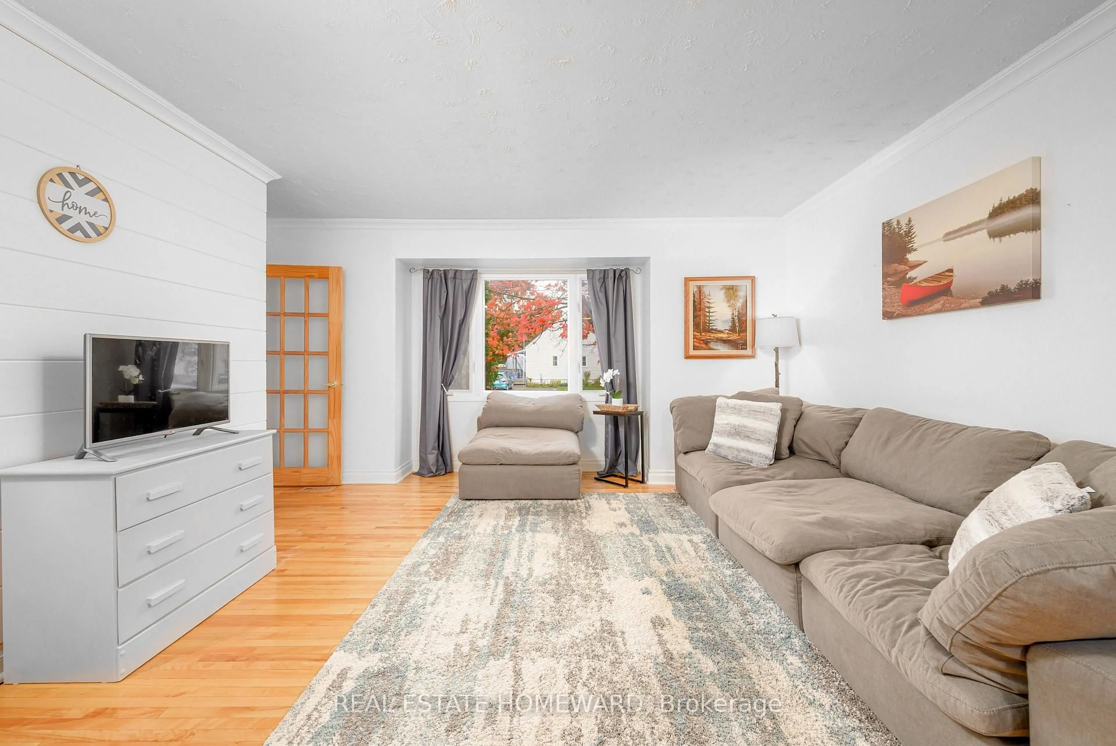 Living room with furniture, unknown for 521 O'connell Rd, Peterborough Ontario K9J 4E2