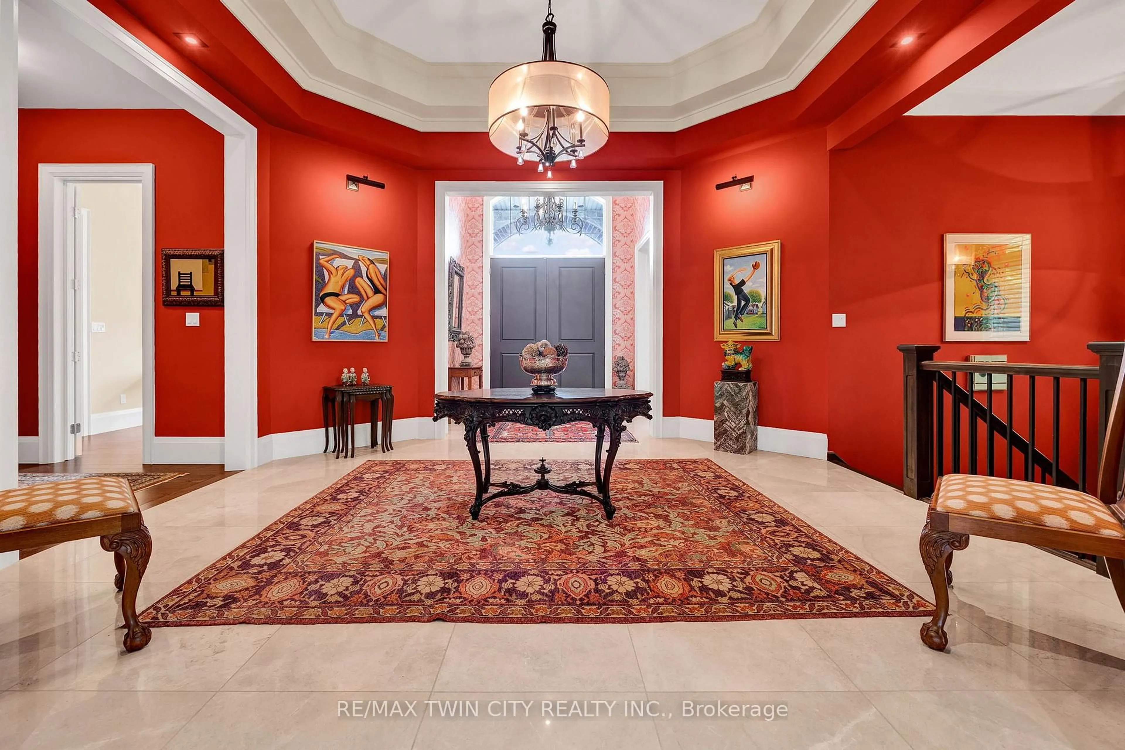 Indoor foyer for 585 Regal Pl, Waterloo Ontario N2V 2G3