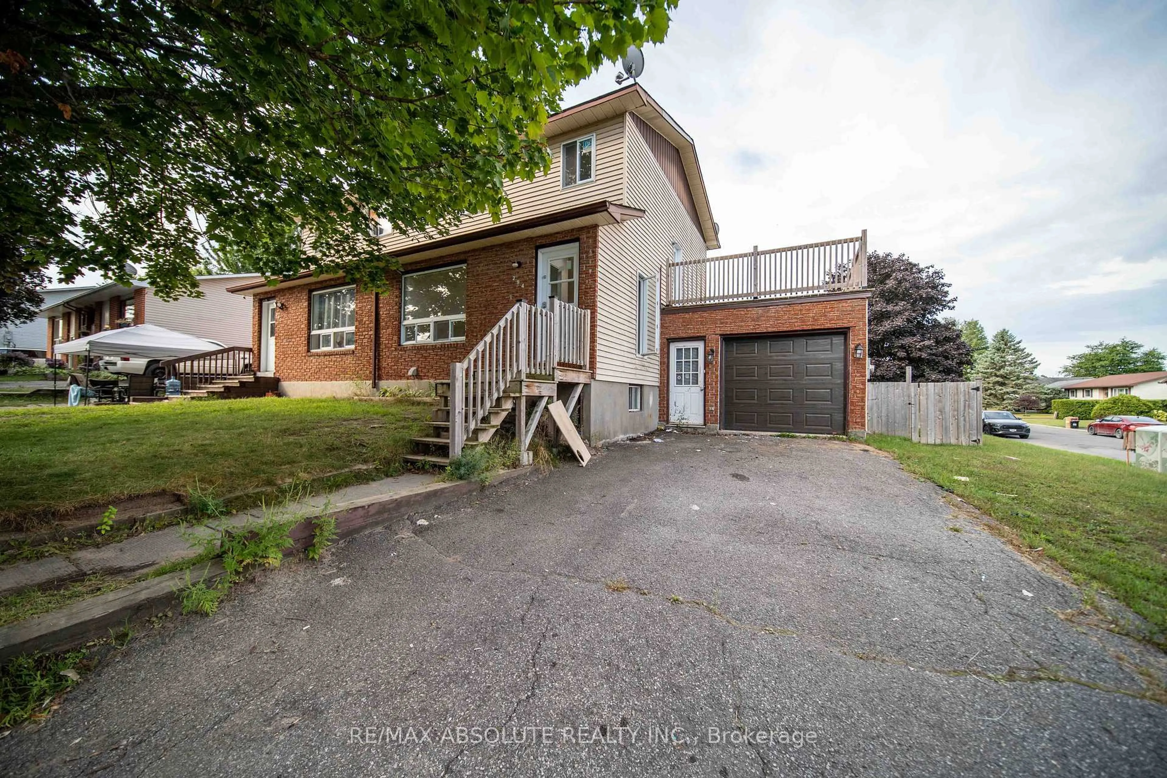 A pic from outside/outdoor area/front of a property/back of a property/a pic from drone, street for 294 Therese Ave, Clarence-Rockland Ontario K4K 1G9