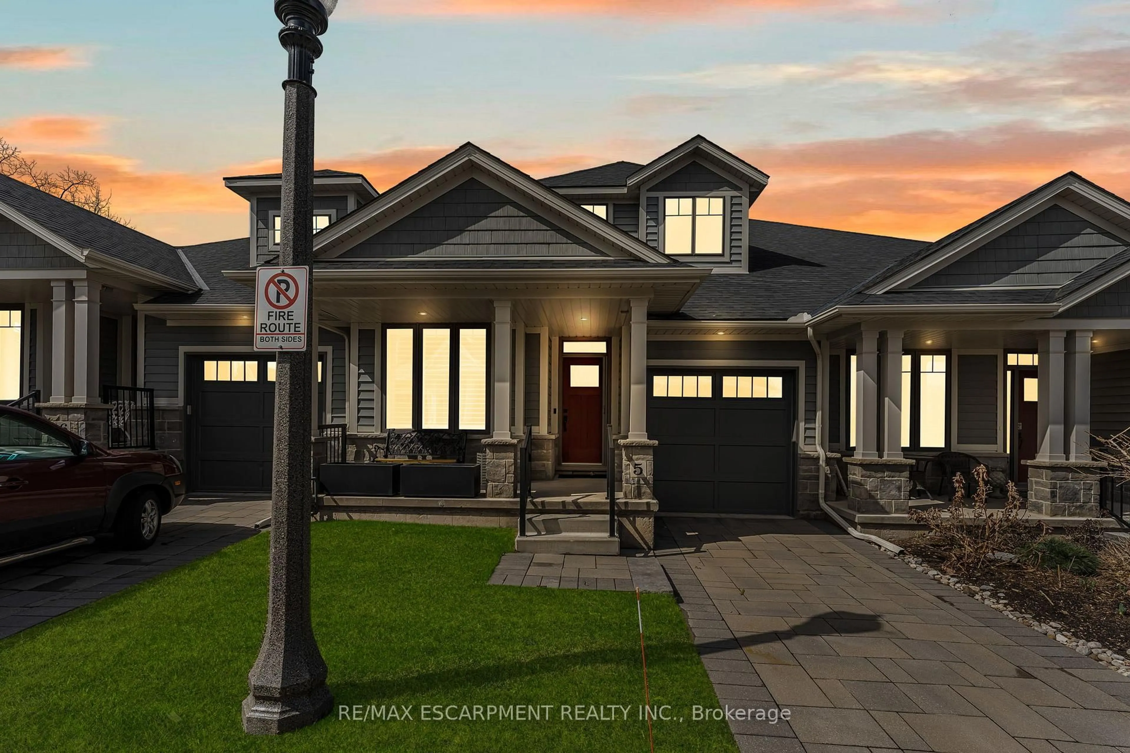 Home with vinyl exterior material, street for 2848 King St #5, Lincoln Ontario L0R 1S0