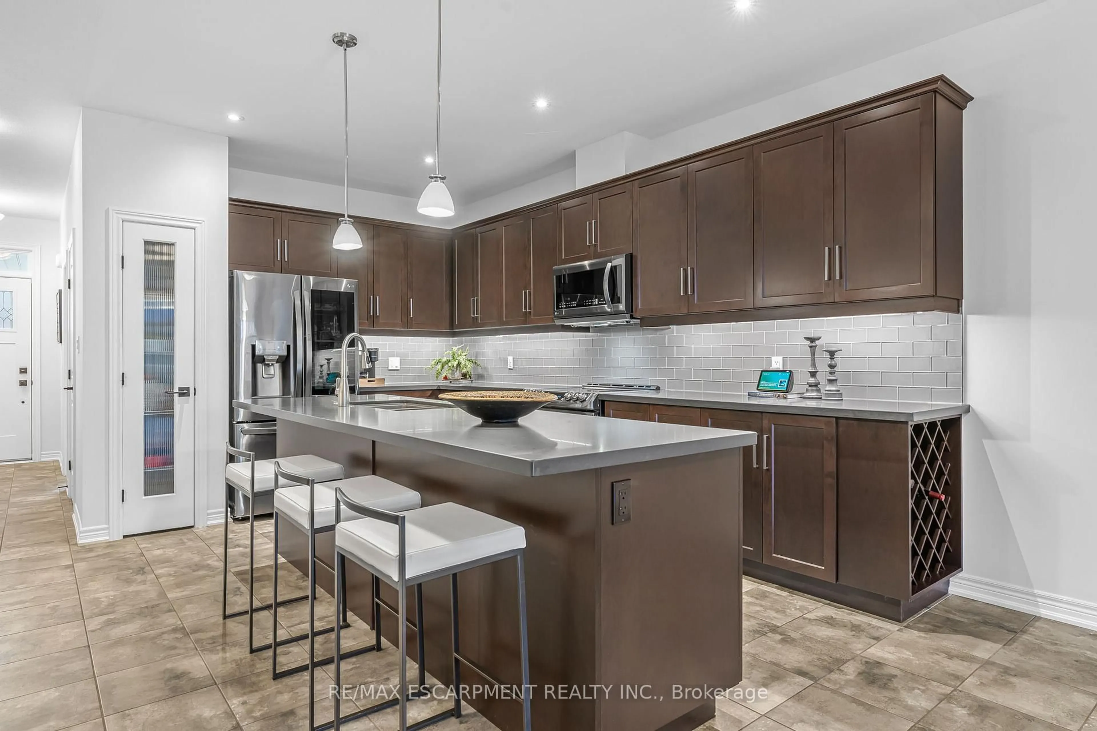 Open concept kitchen, unknown for 2848 King St #5, Lincoln Ontario L0R 1S0
