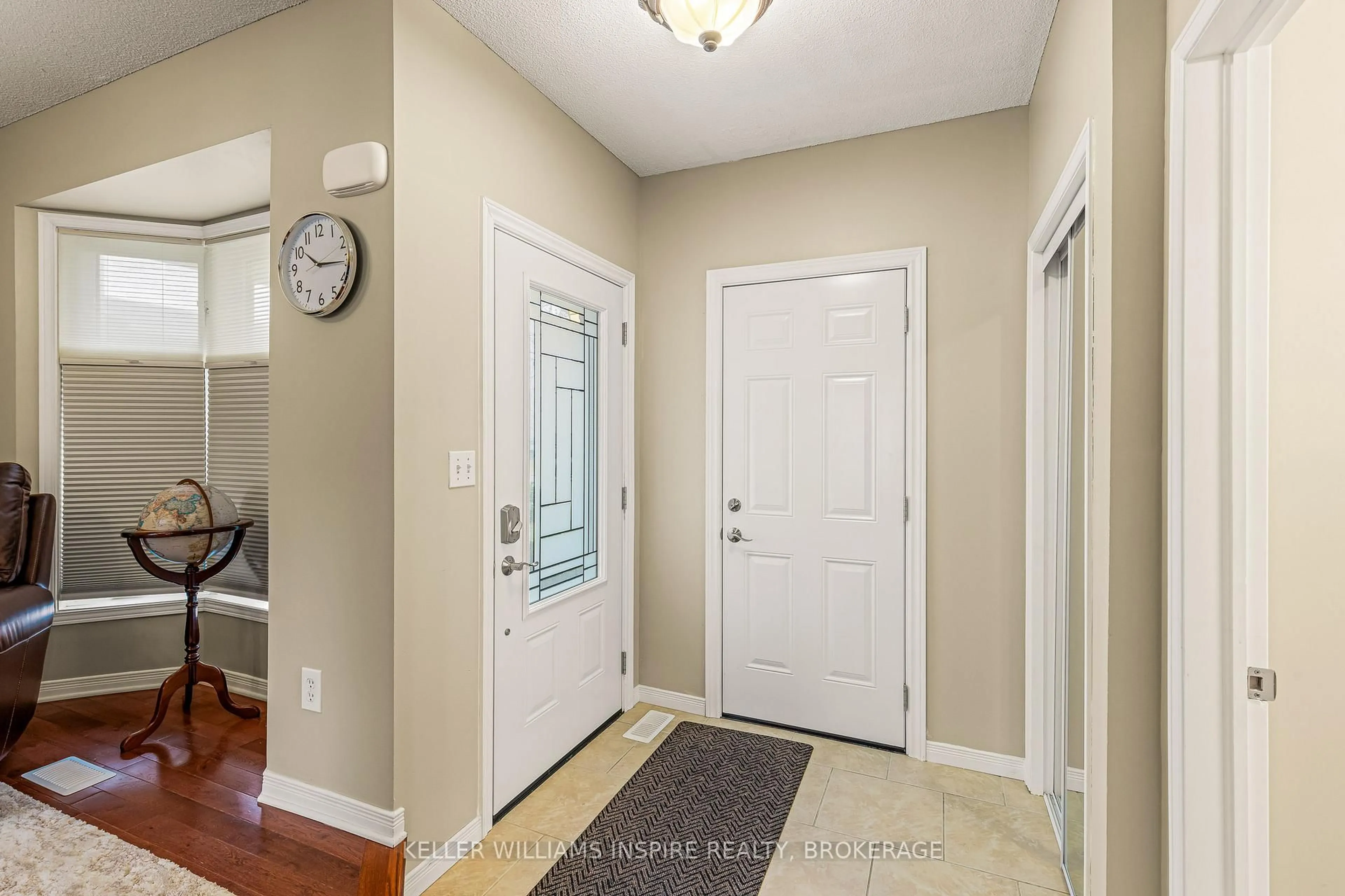 Indoor entryway for 611 Millwood Dr, Kingston Ontario K7M 8Y3
