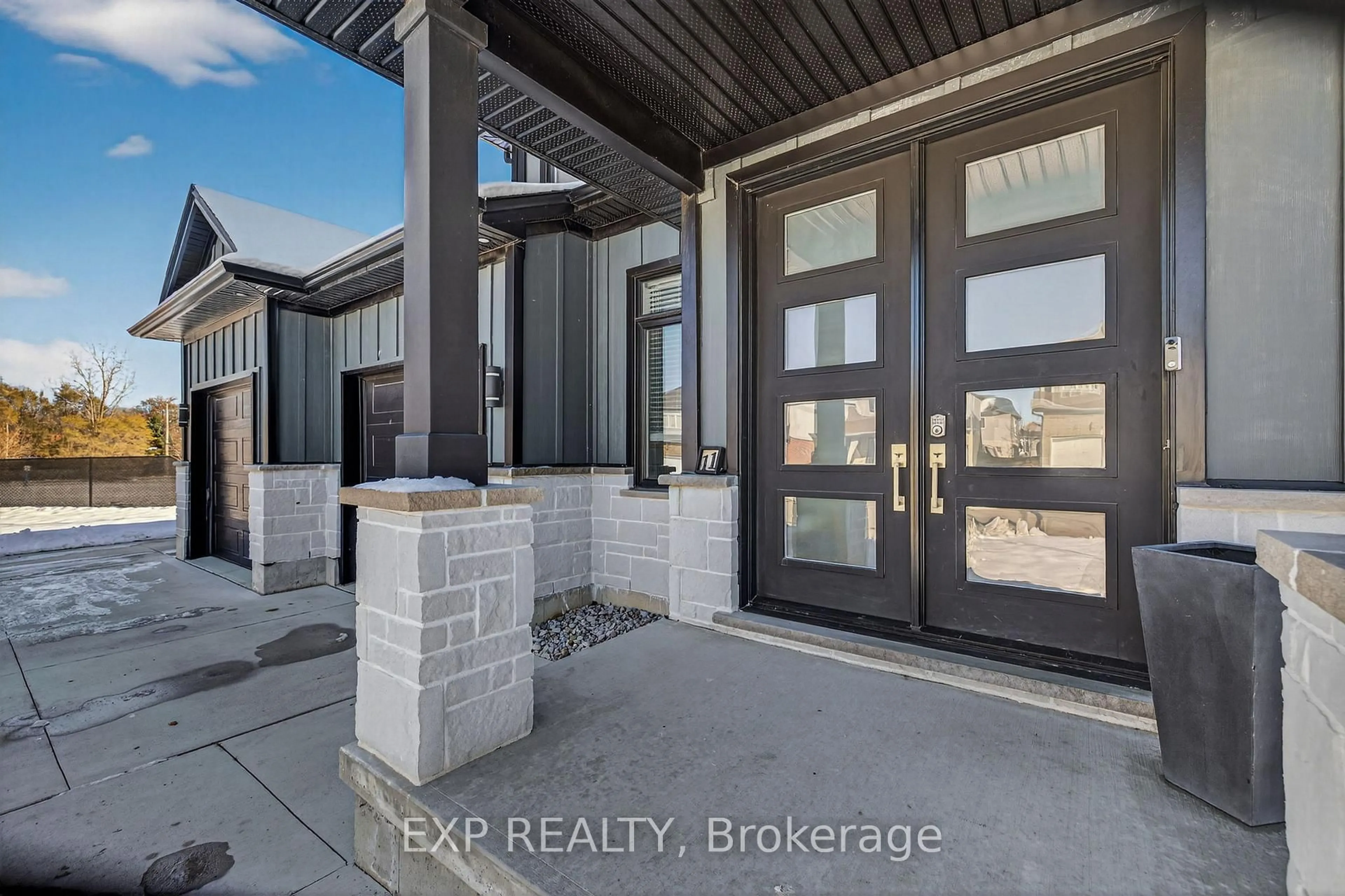 Indoor entryway for 11 Hayes St, London South Ontario N5Z 0A5