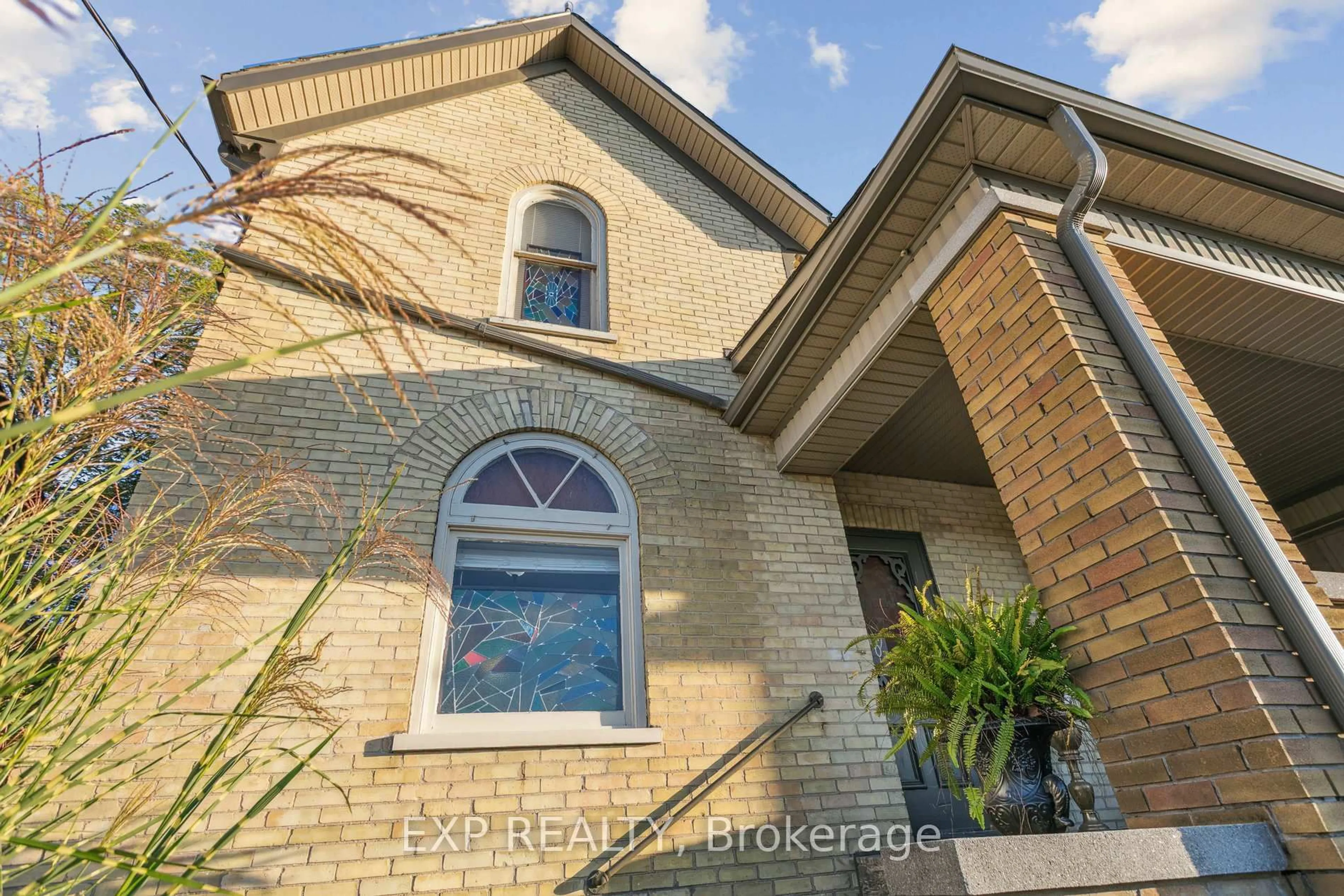 Home with brick exterior material, street for 132 Queen St, Cambridge Ontario N3C 1G3
