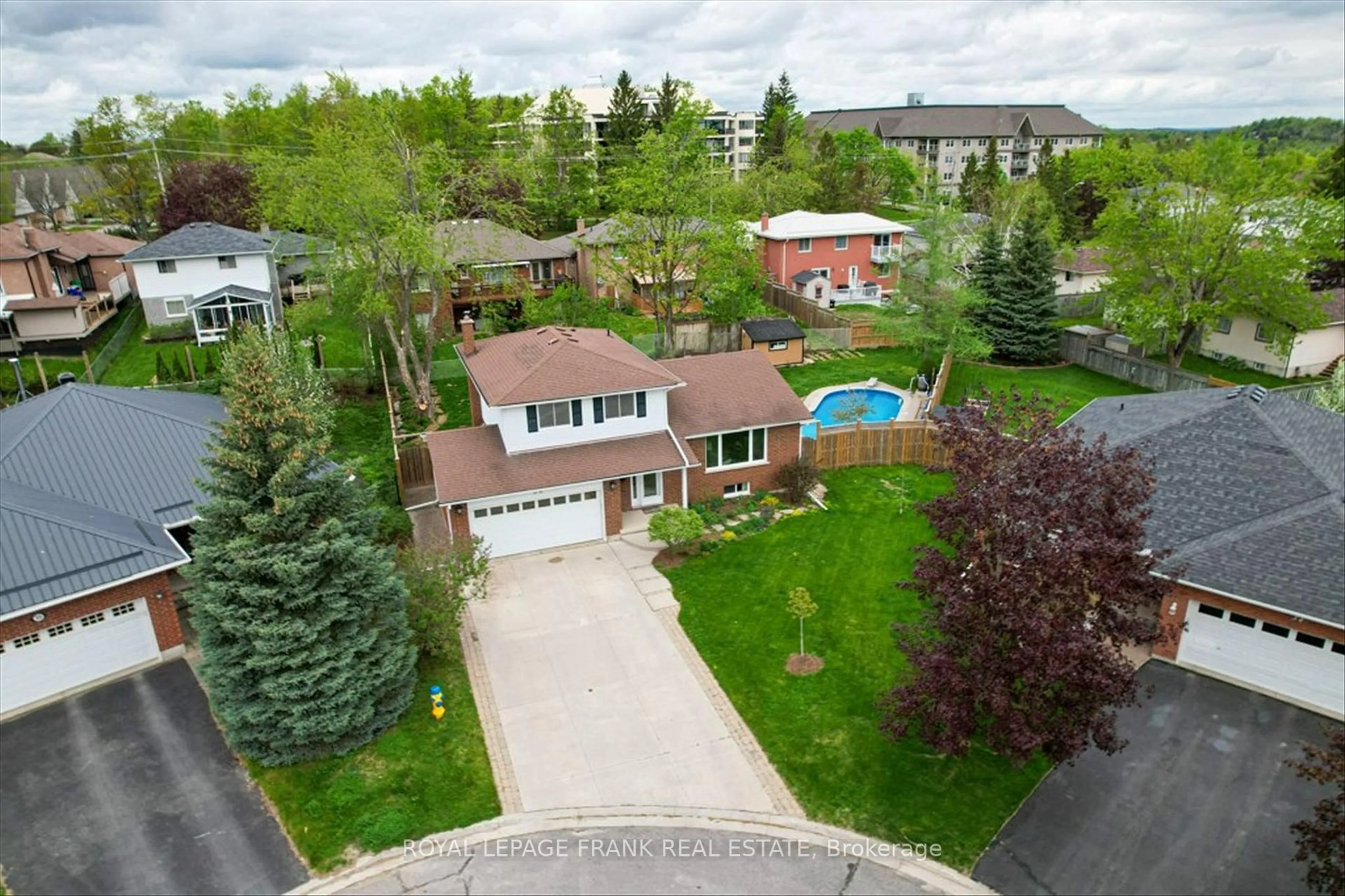 A pic from outside/outdoor area/front of a property/back of a property/a pic from drone, street for 38 Clearview Crt, Peterborough Ontario K9K 2A3