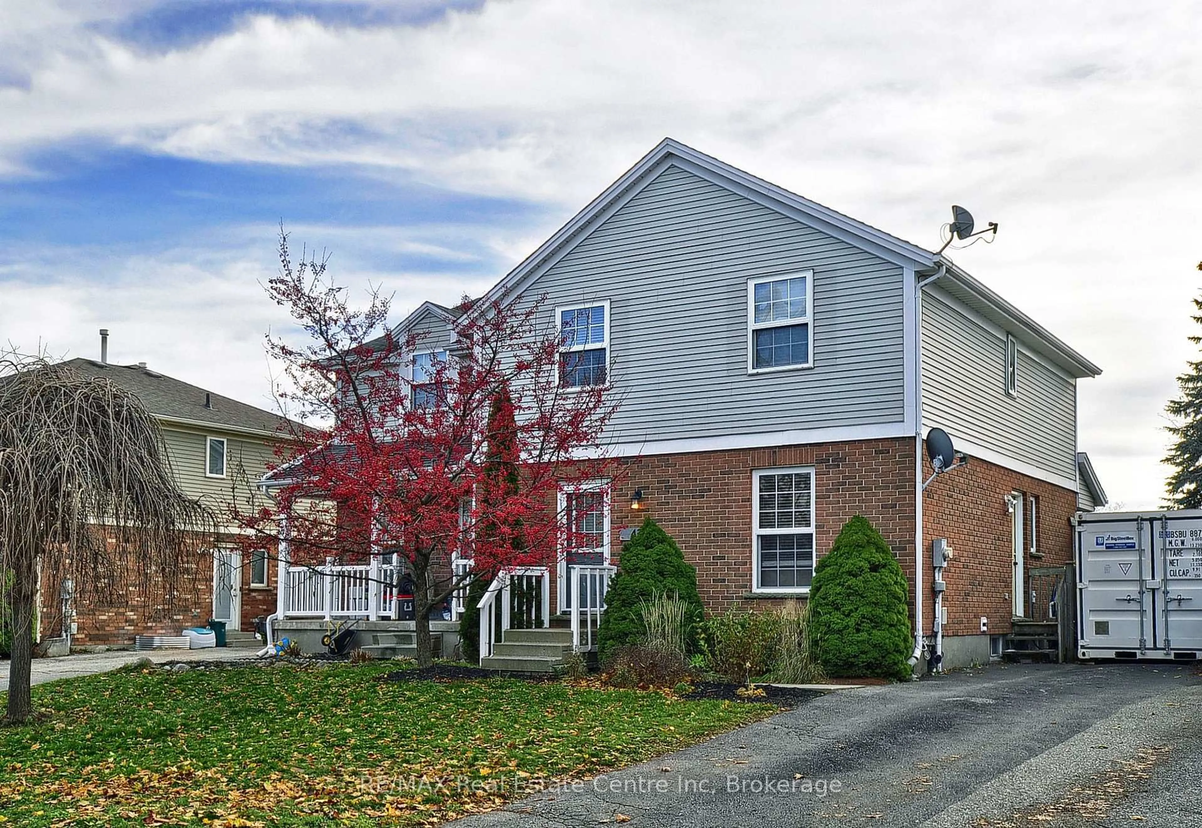 Home with vinyl exterior material, street for 427 Bankside Cres, Kitchener Ontario N2N 3E5