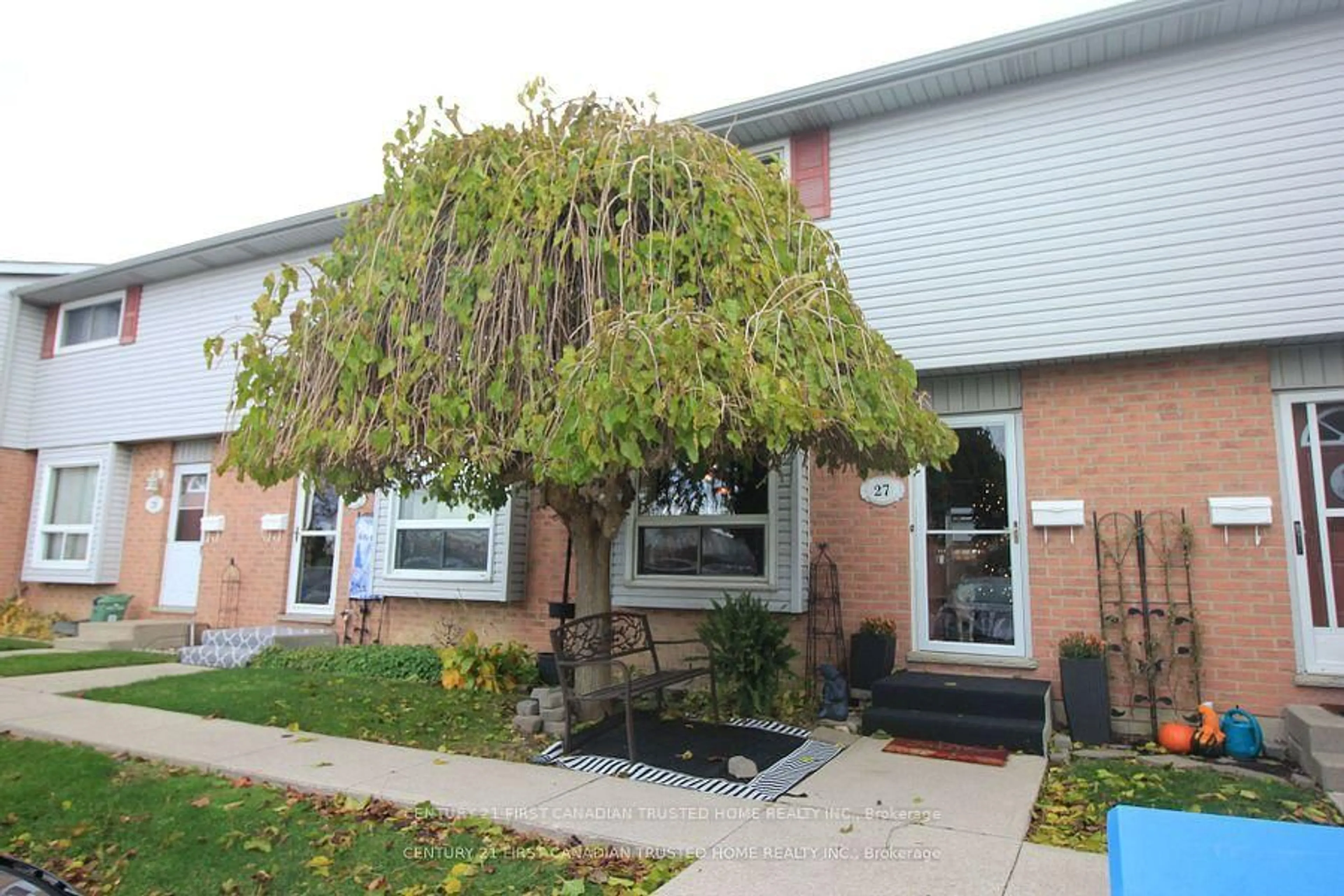 Patio, street for 1430 Jalna Blvd #27, London South Ontario N6E 3C1