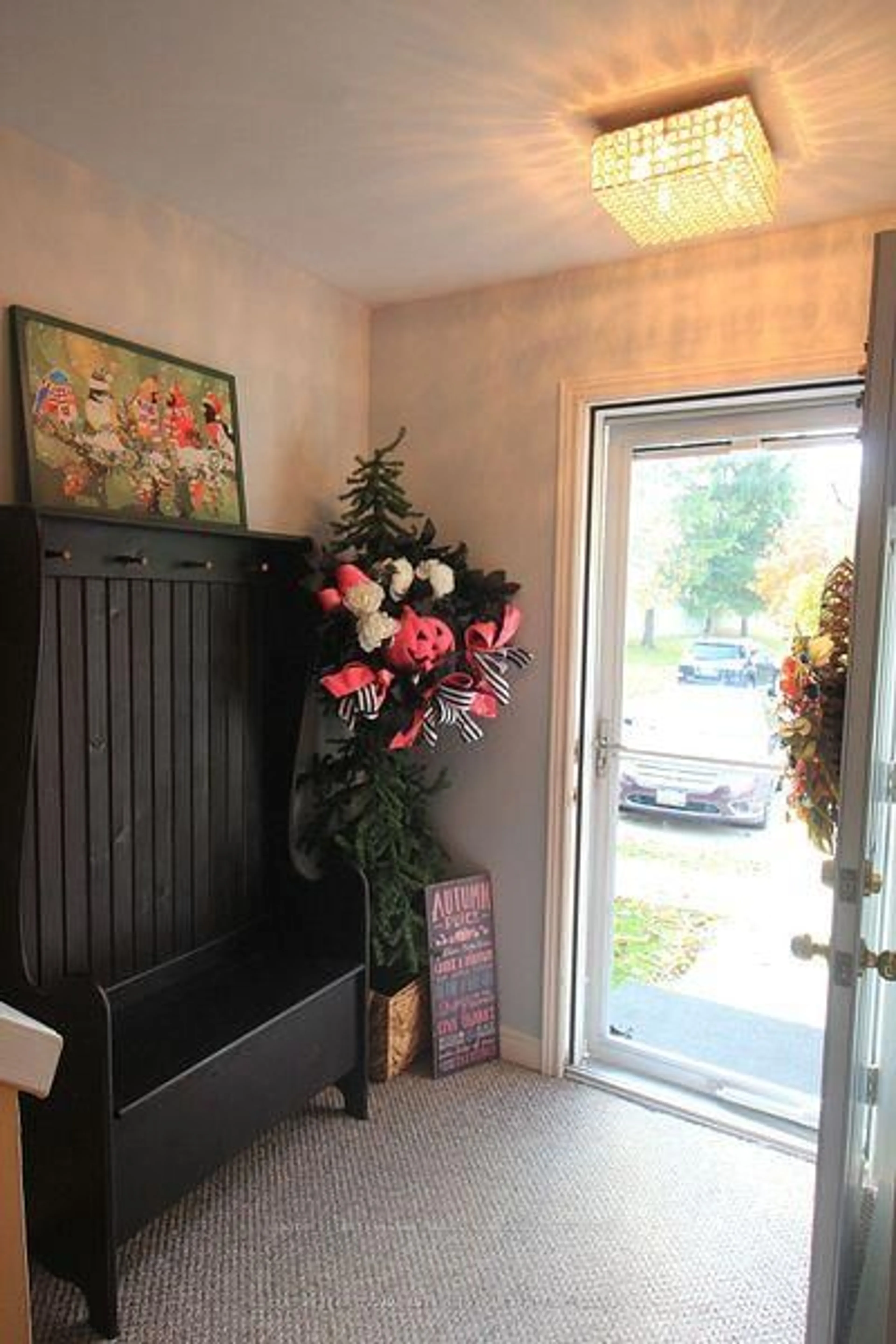 Indoor entryway for 1430 Jalna Blvd #27, London South Ontario N6E 3C1