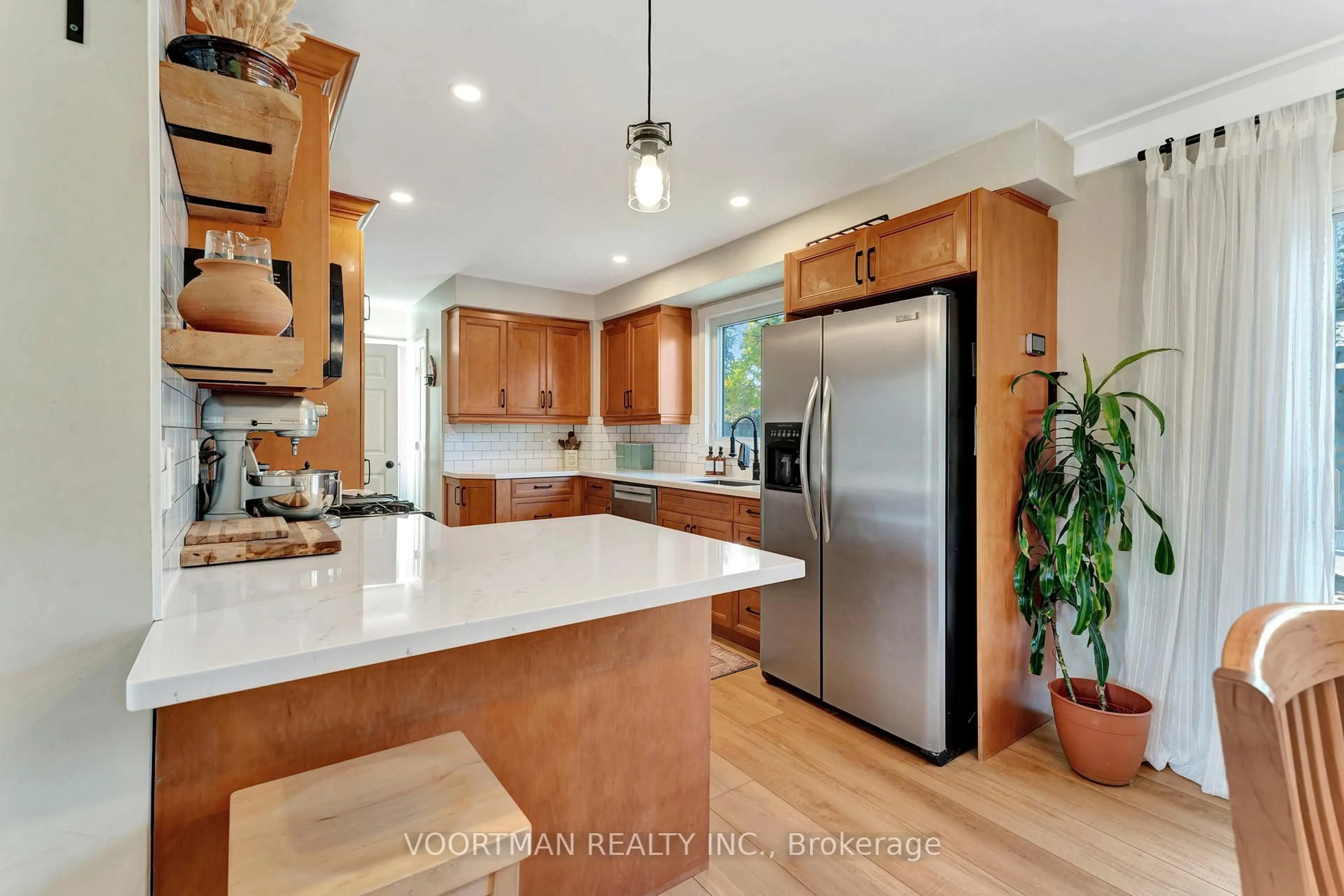 Open concept kitchen, unknown for 8 Grenoble Rd, Hamilton Ontario L9C 6K6