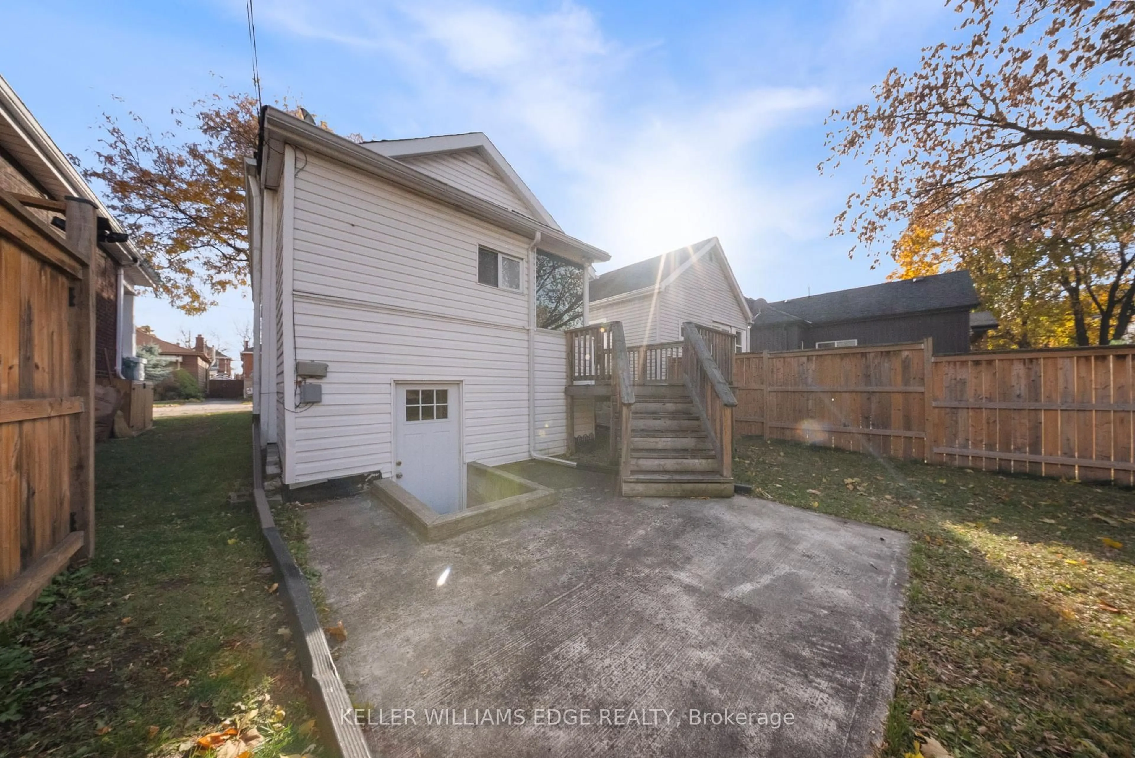 A pic from outside/outdoor area/front of a property/back of a property/a pic from drone, street for 23 Wexford Ave, Hamilton Ontario L8H 4M2