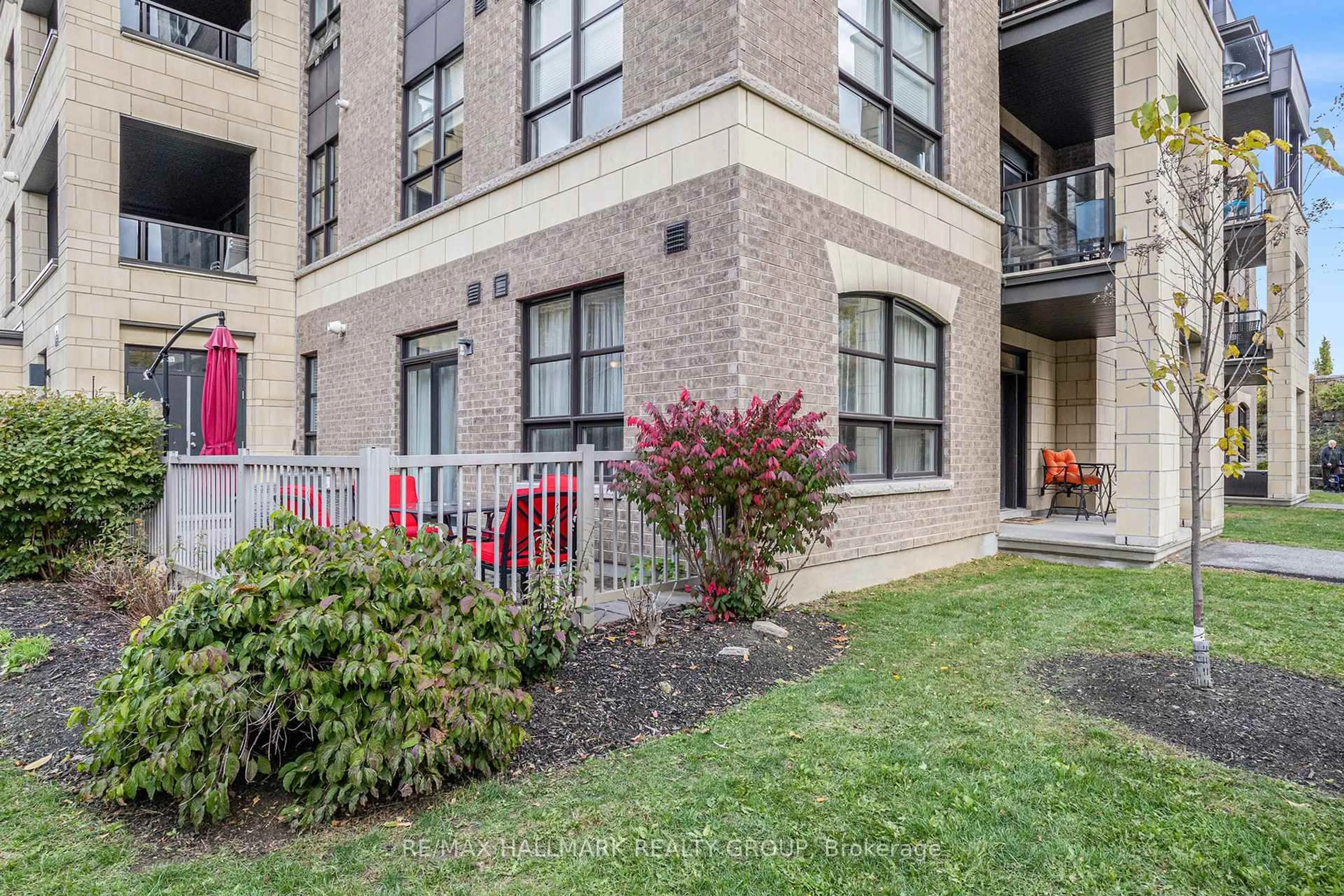 Patio, street for 120 Montblanc Private #101, Orleans Ontario K1C 0B1