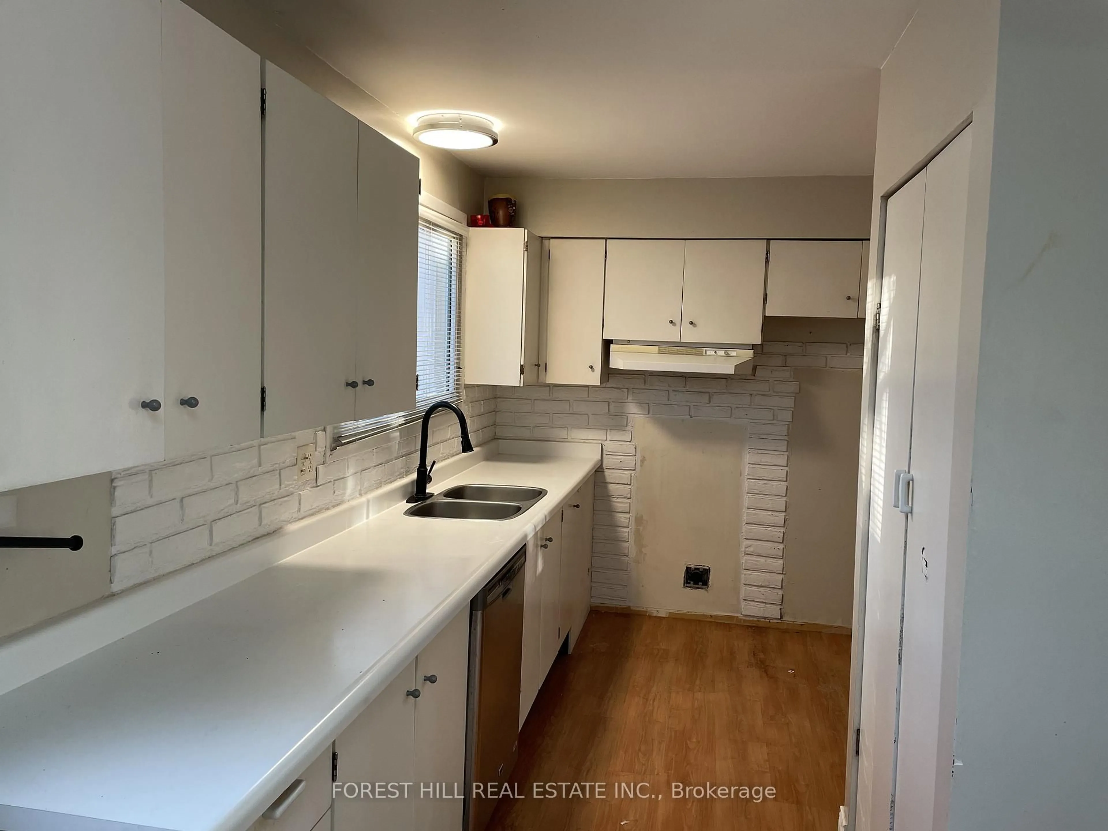 Standard kitchen, unknown for 40 Fairfax Crt #3, London North Ontario N6G 3Y3