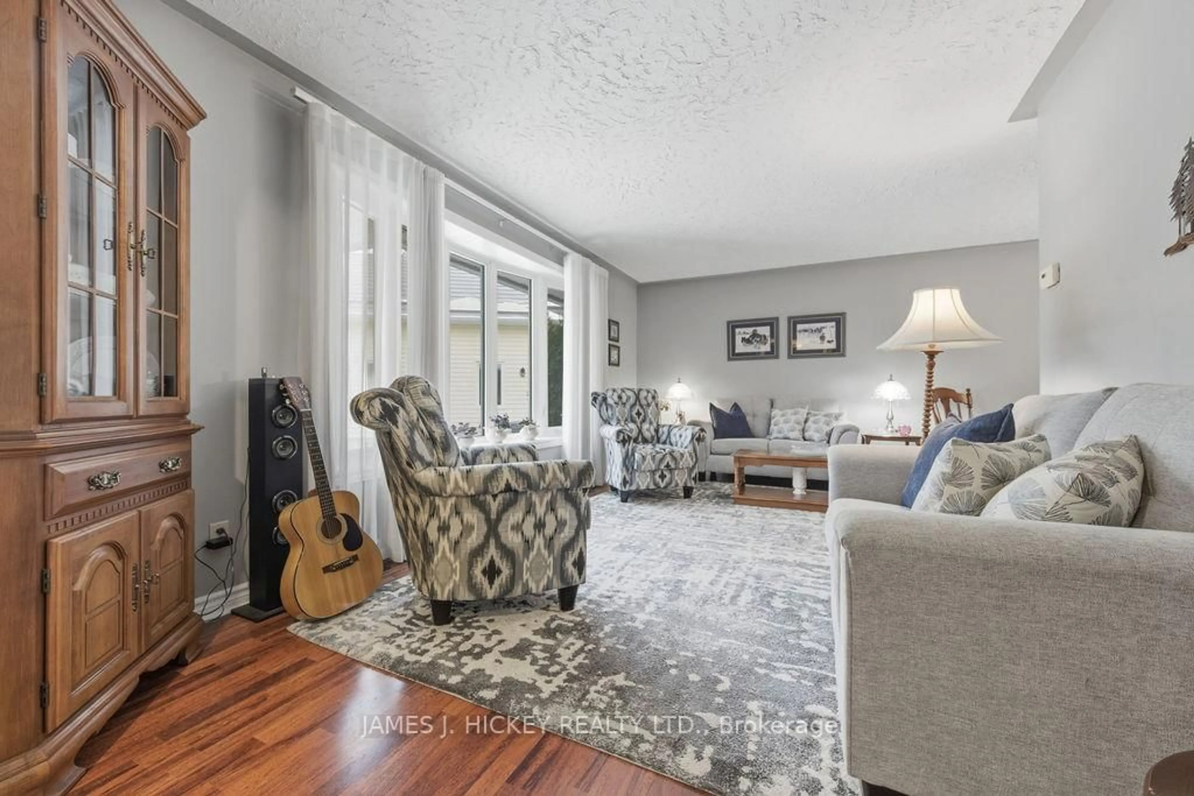 Living room with furniture, unknown for 15 Tamarack St, Deep River Ontario K0J 1P0