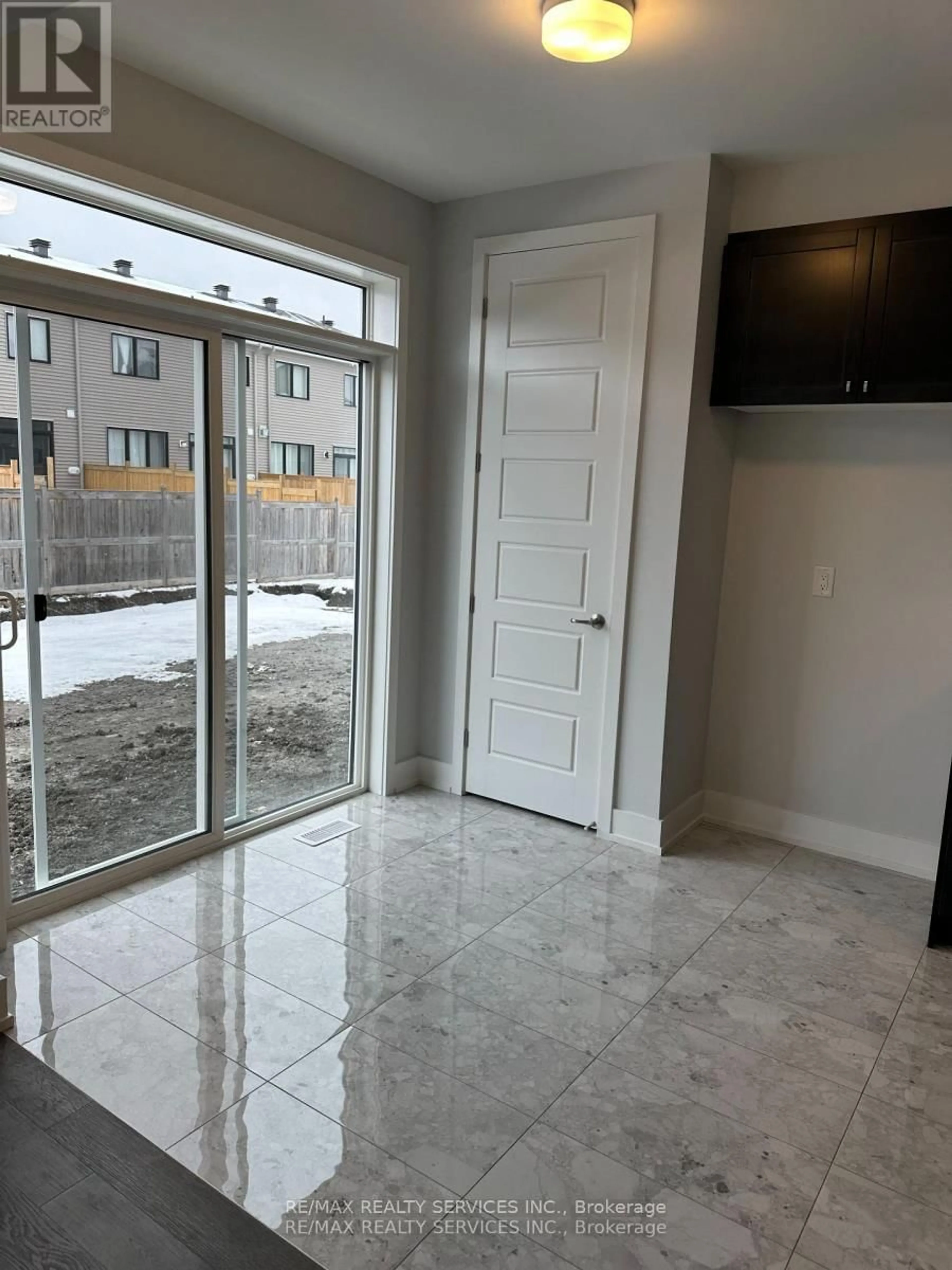 Indoor entryway for 724 Rouncey Rd, Ottawa Ontario K2S 1B6
