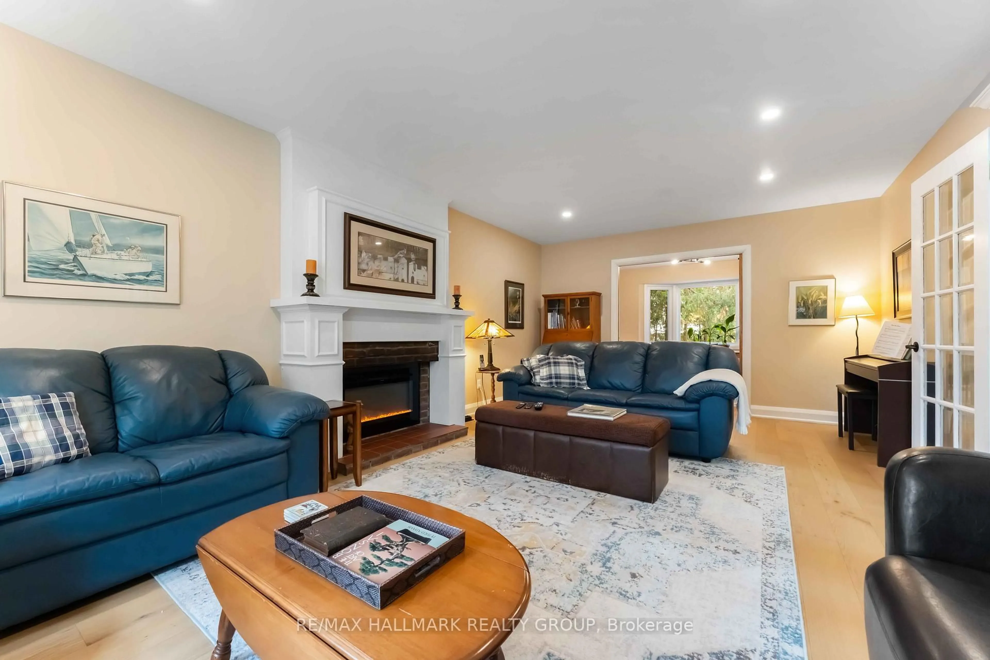 Living room with furniture, unknown for 19 Kingsford Cres, Ottawa Ontario K2K 1T5