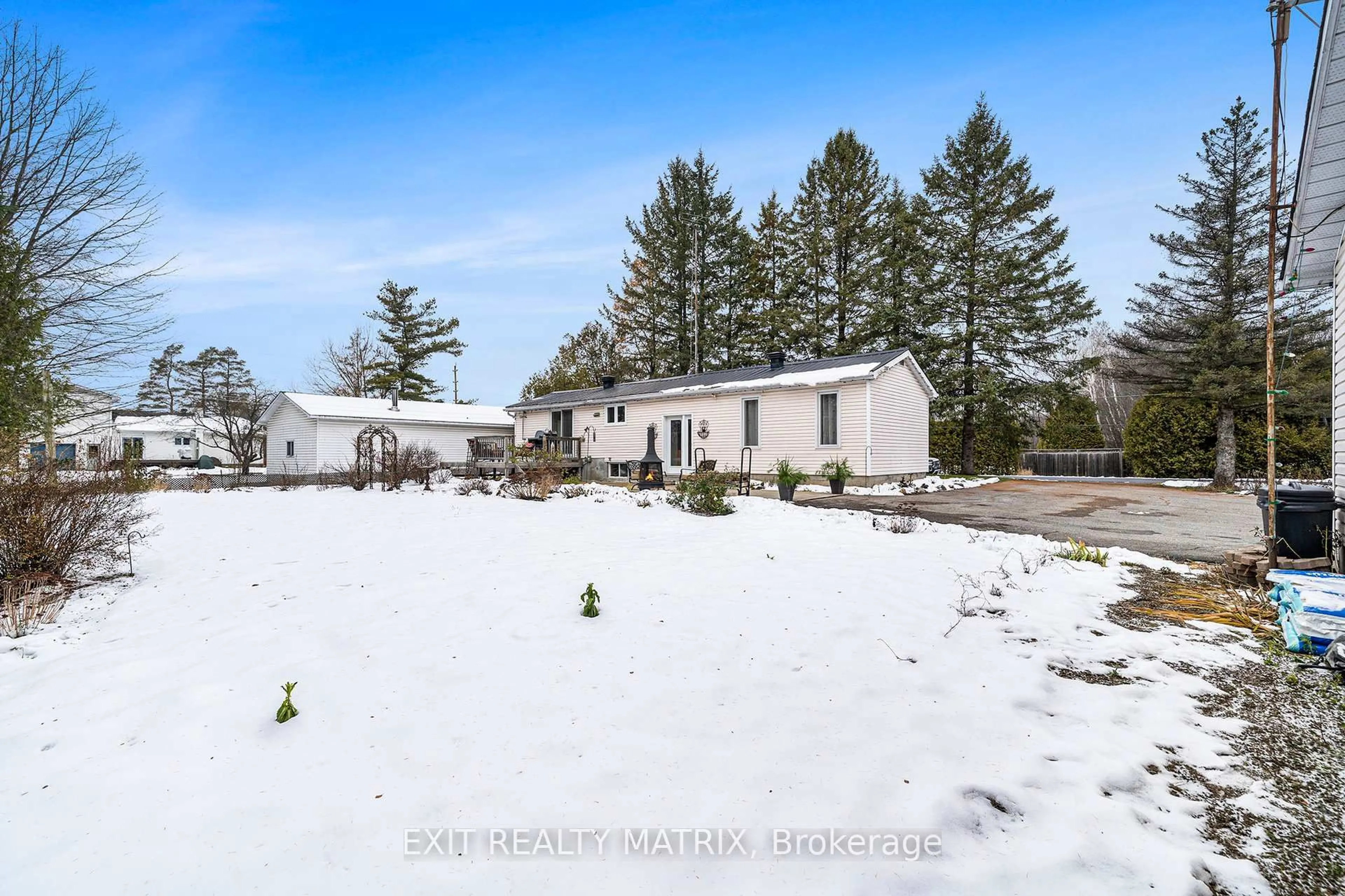 A pic from outside/outdoor area/front of a property/back of a property/a pic from drone, unknown for 21 Linda St, The Nation Ontario K0A 2M0