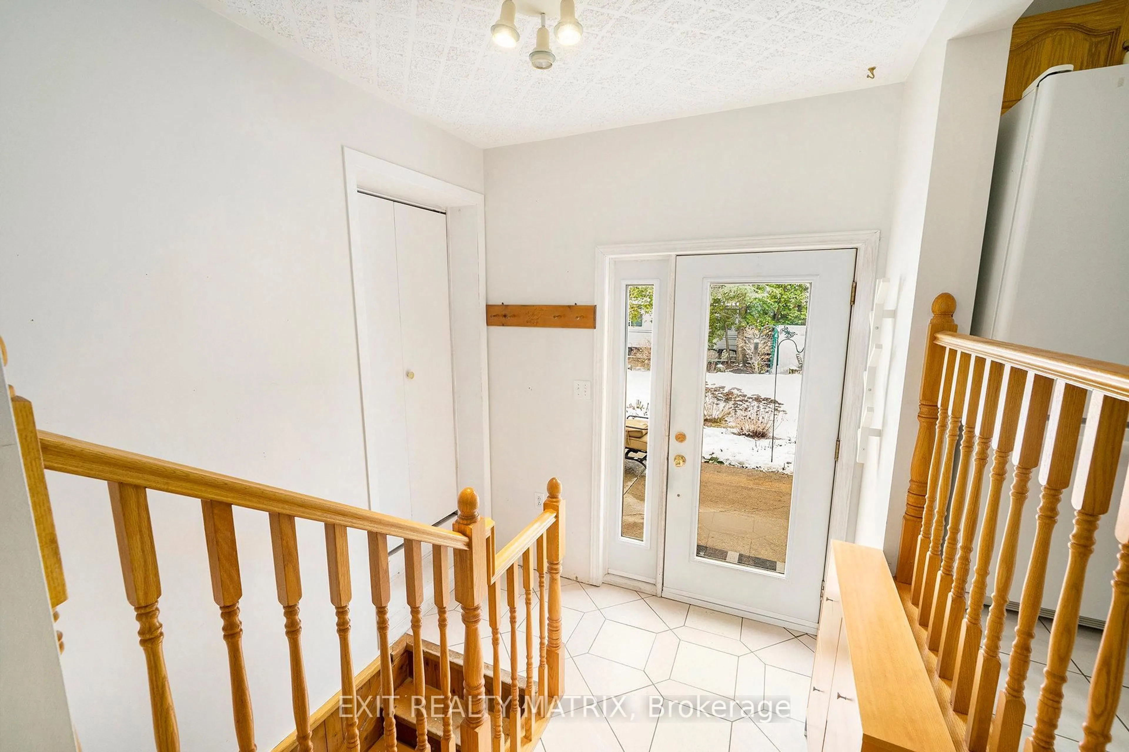 Indoor foyer for 21 Linda St, The Nation Ontario K0A 2M0