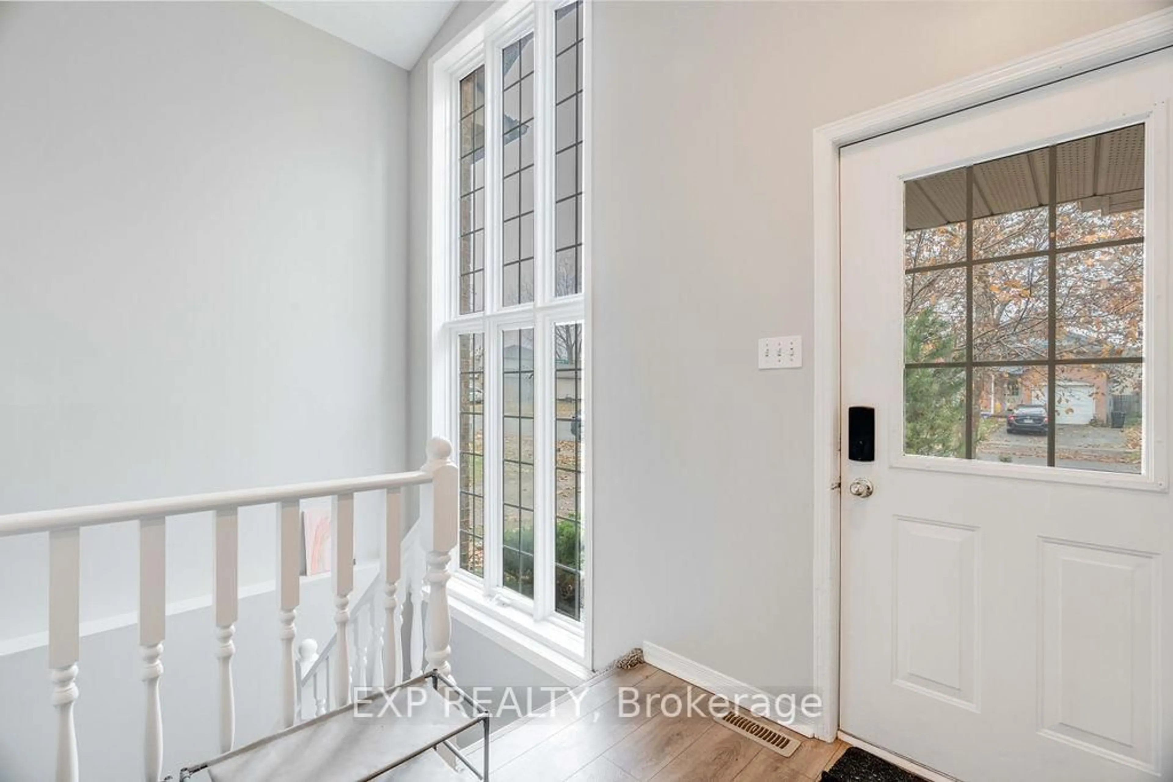 Indoor entryway for 235 Fleming Dr, London East Ontario N5V 4Y8