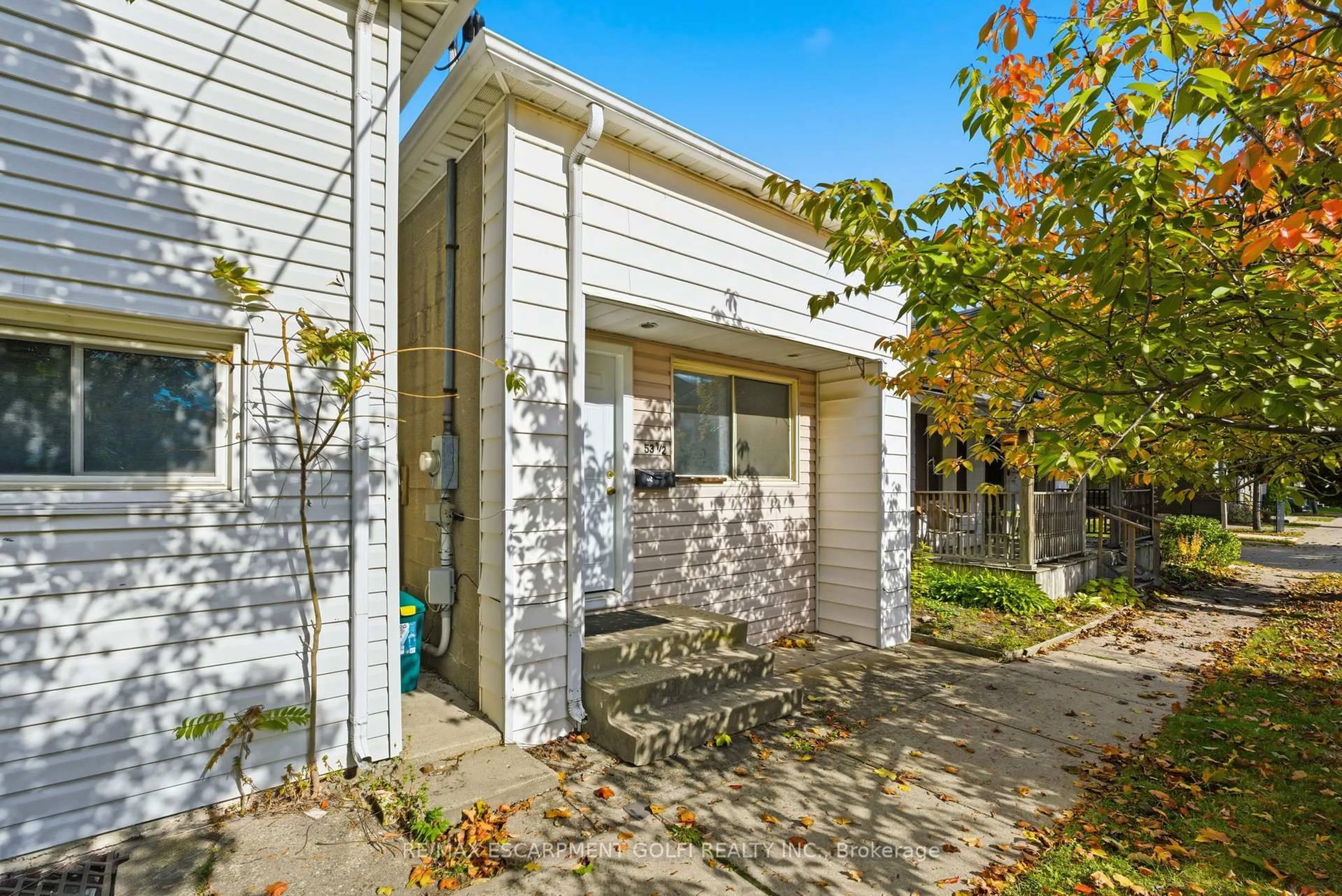 Home with vinyl exterior material, street for 53 1/2-55 Duke St, Brantford Ontario N3T 3T8