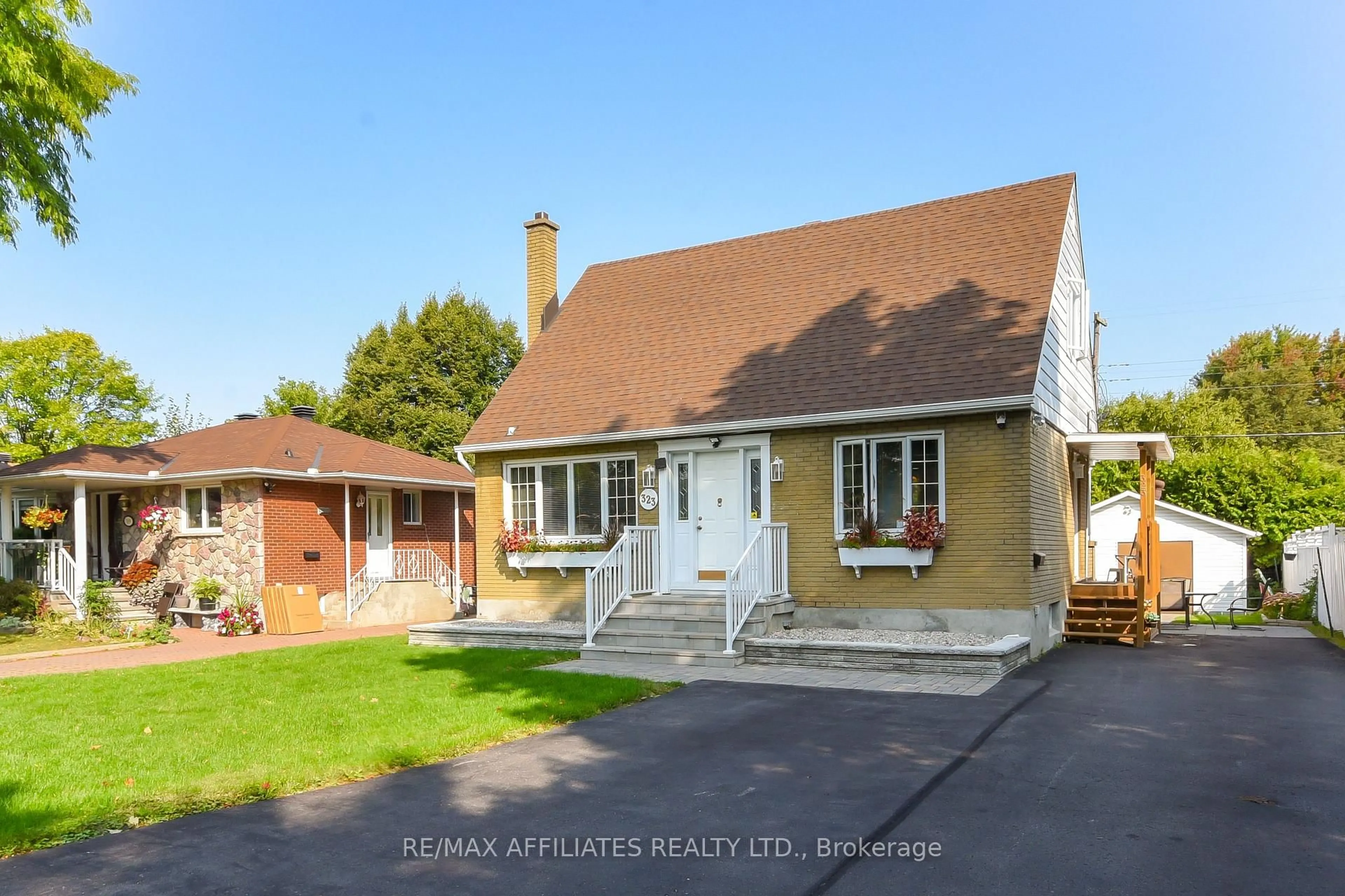 A pic from outside/outdoor area/front of a property/back of a property/a pic from drone, street for 323 Fullerton Ave, Ottawa Ontario K1K 1K2