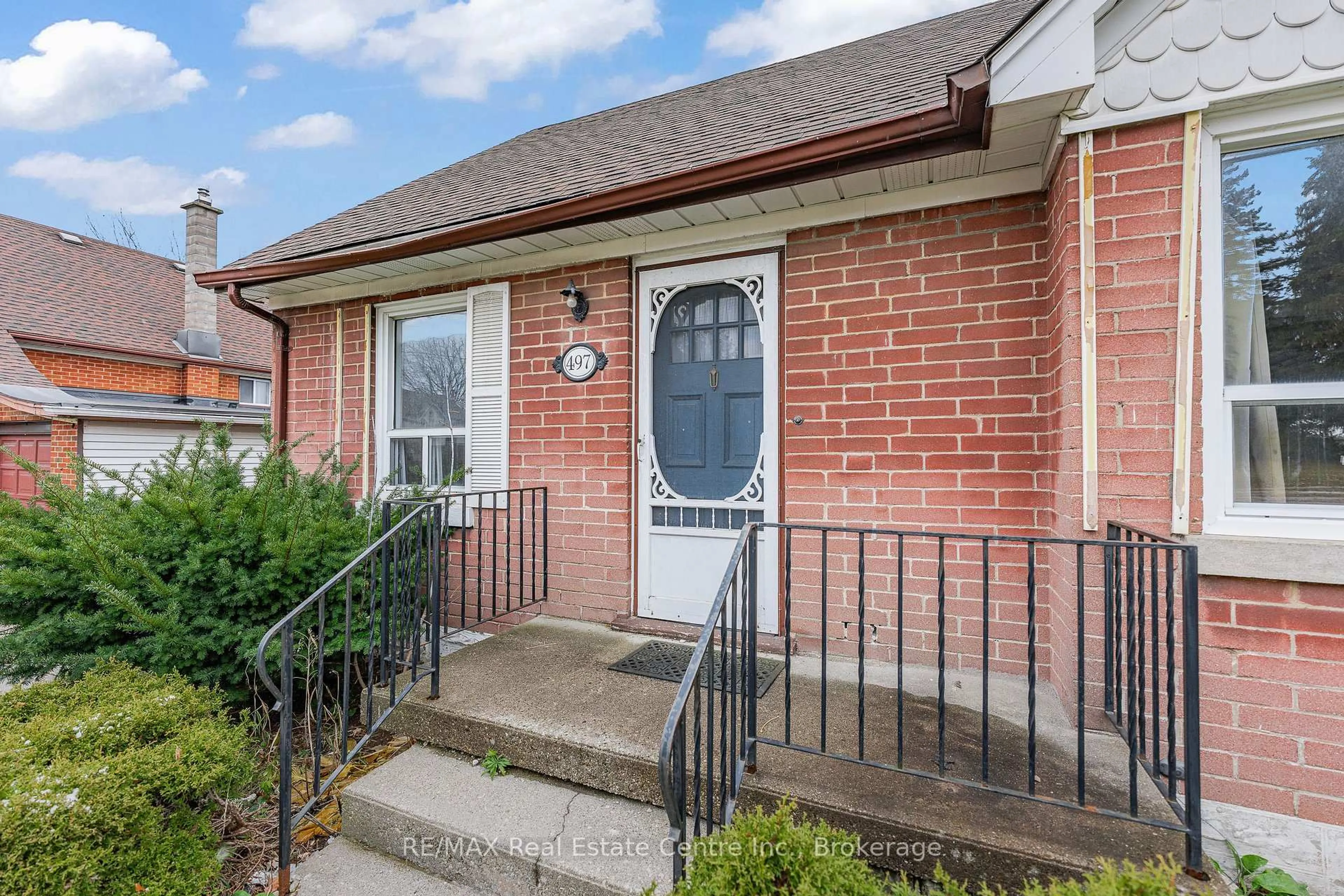 Home with brick exterior material, street for 497 Victoria St, Kitchener Ontario N2M 3A6
