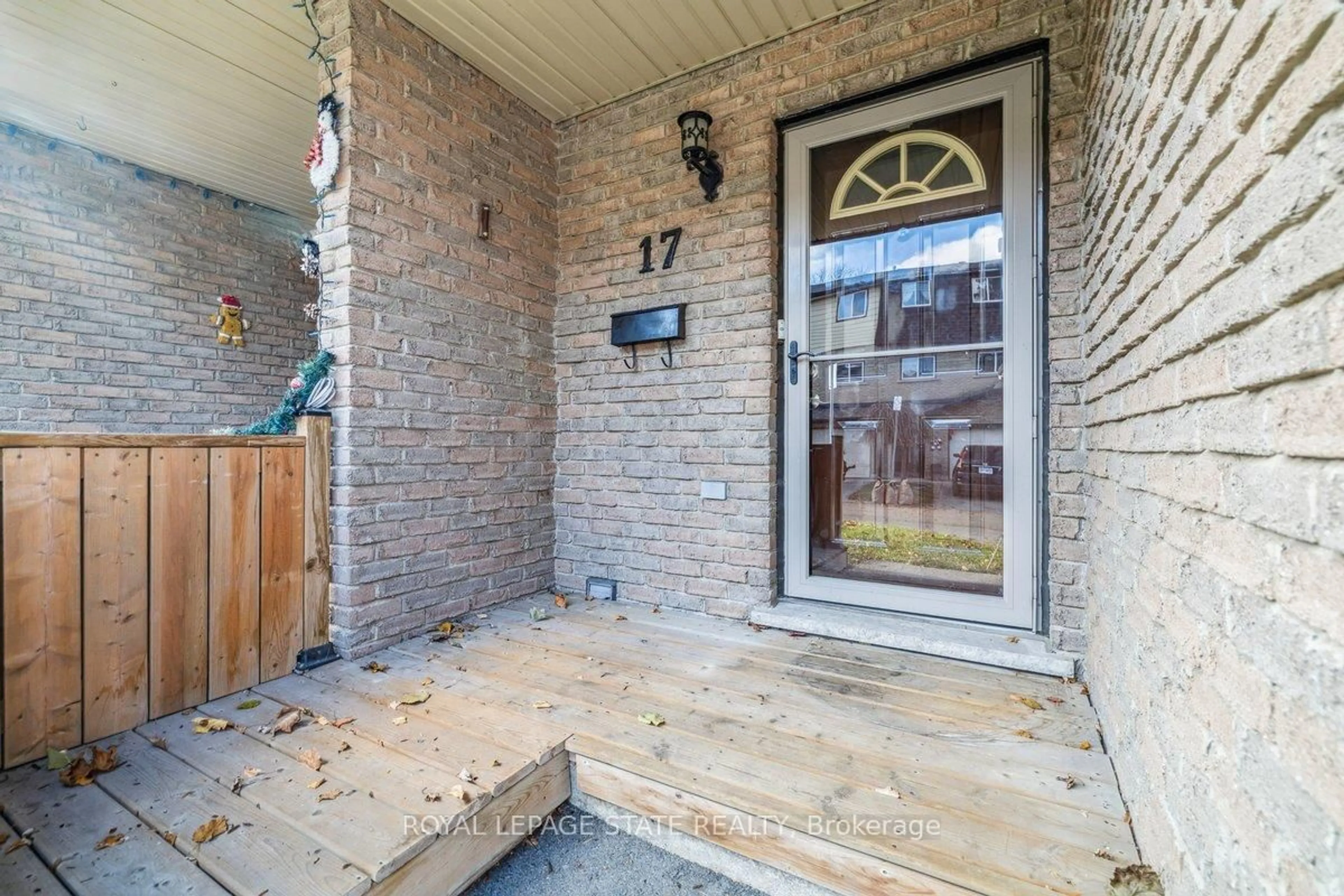 Indoor entryway for 1455 Garth St #17, Hamilton Ontario L9B 1T4