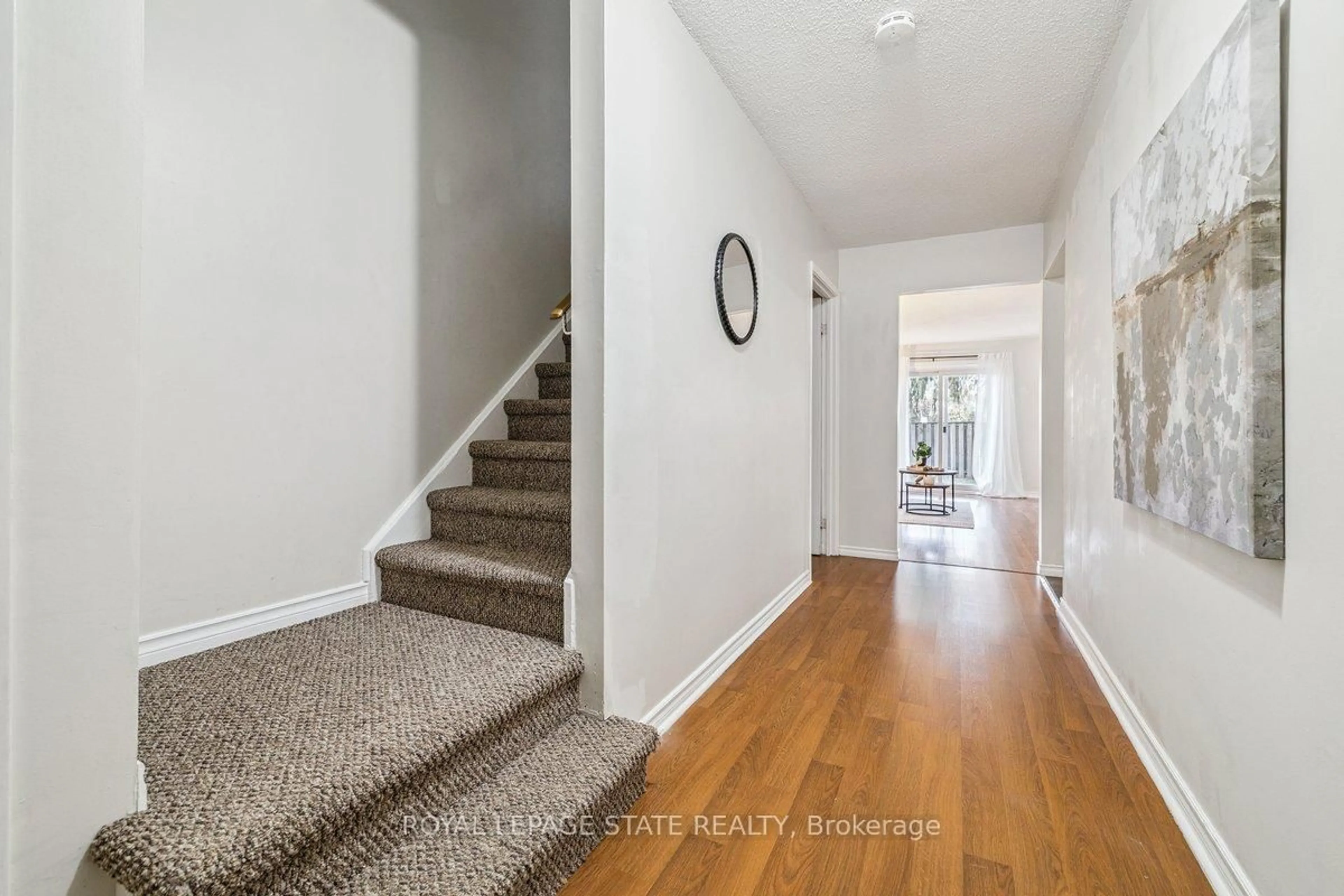 Indoor entryway for 1455 Garth St #17, Hamilton Ontario L9B 1T4